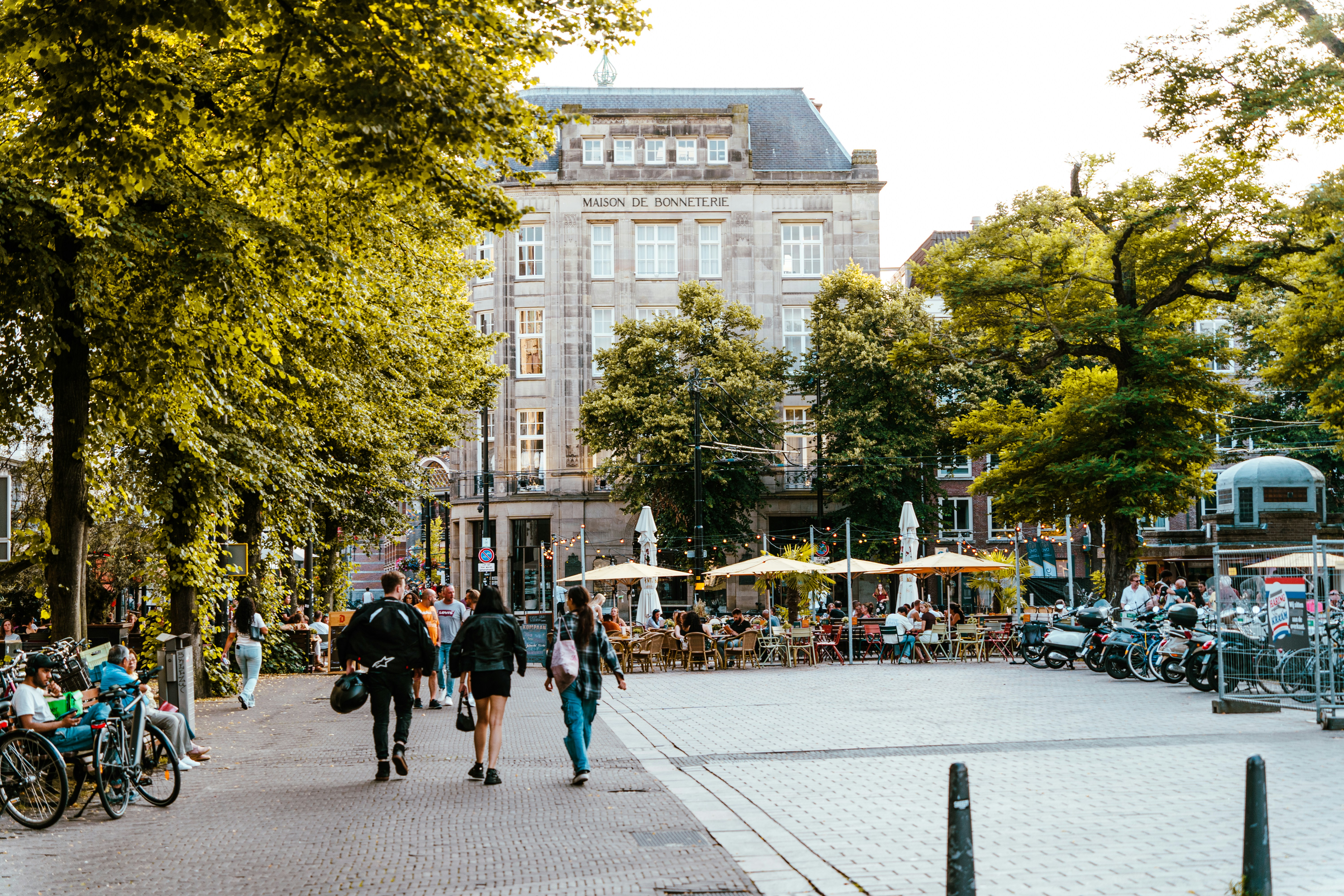 Photo by hassananayi