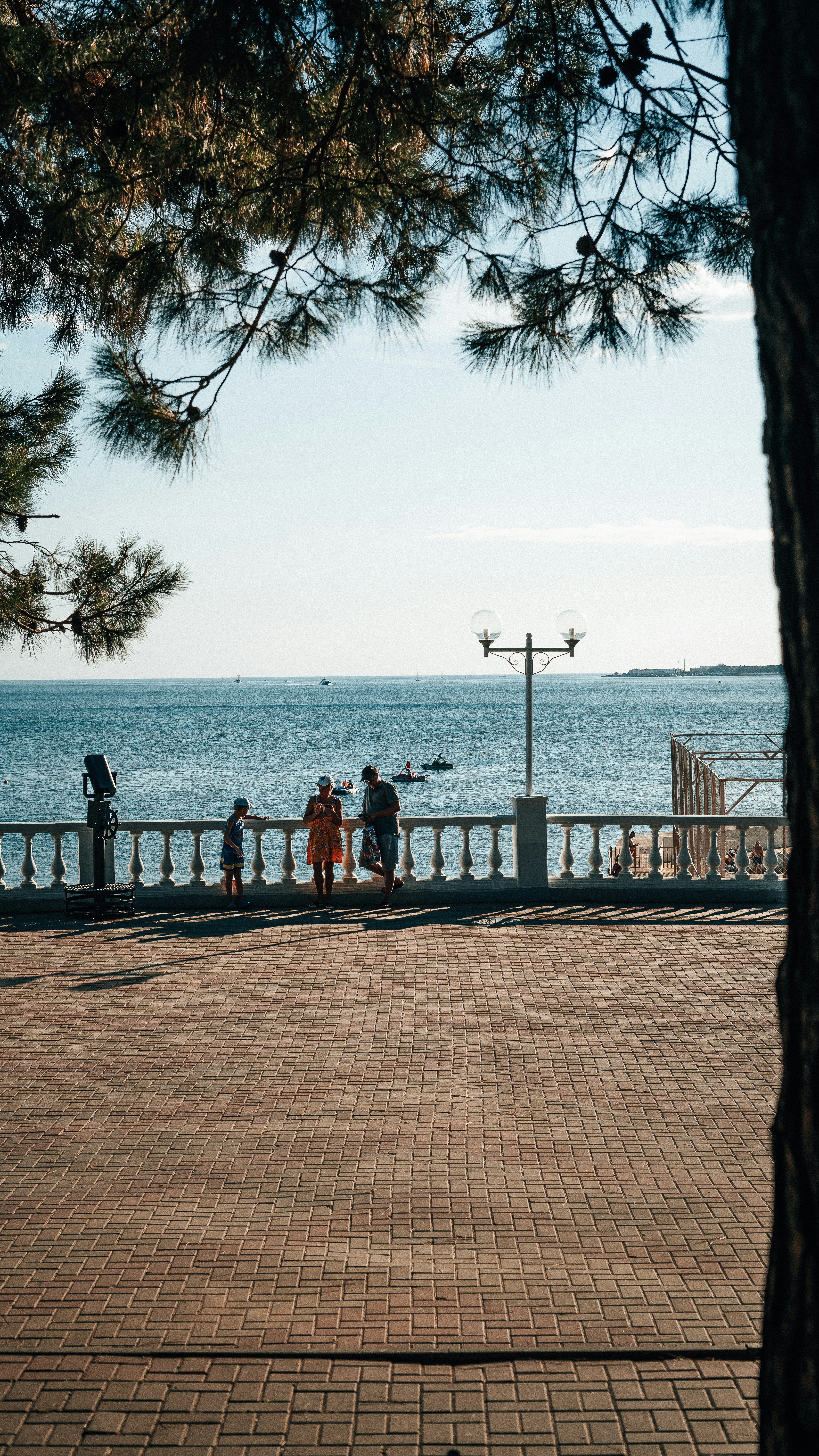 Photo by sergeyuxui