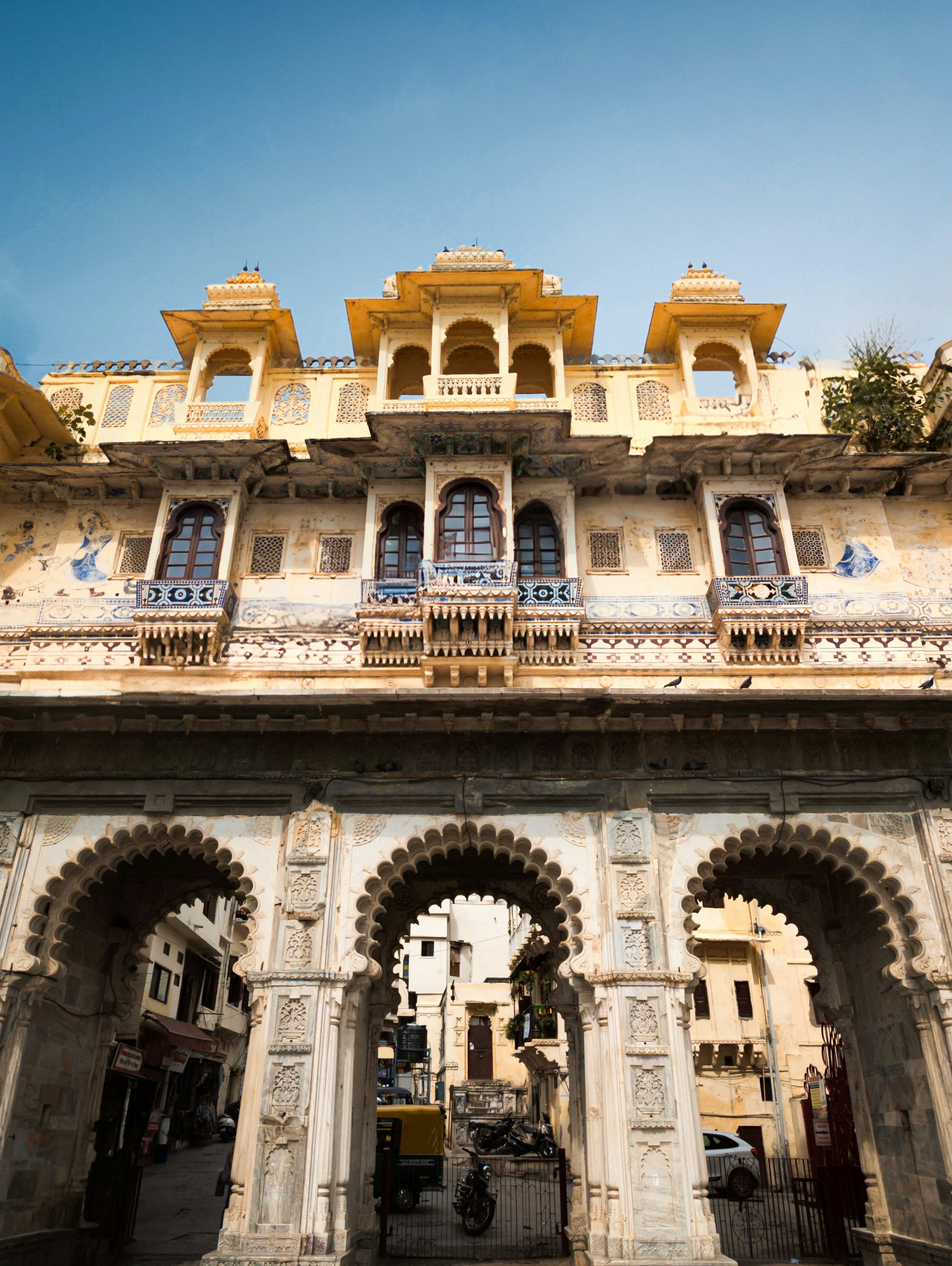 A large building with arches and arches on the front of it