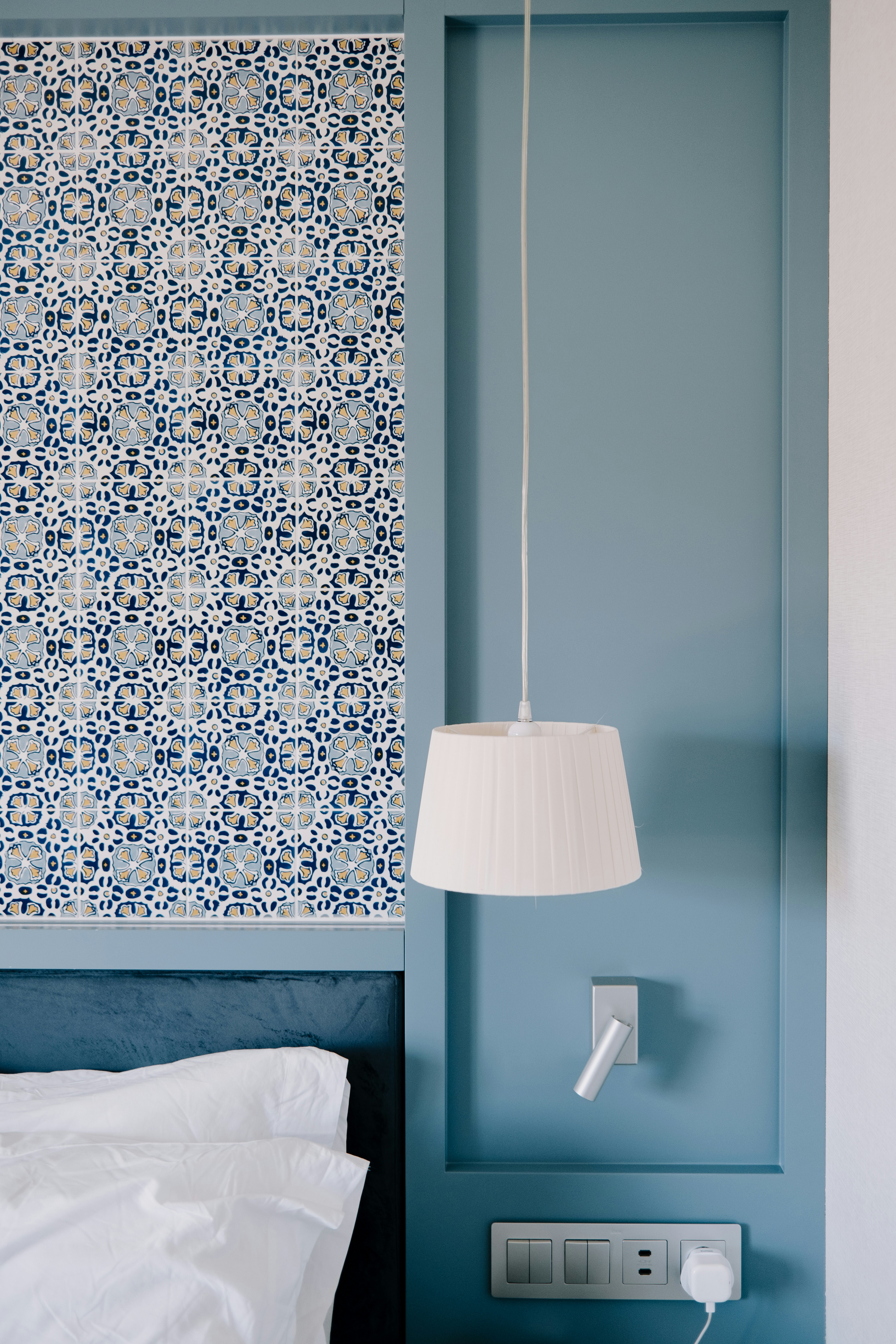 Mediterranean bedroom wallpaper, wallpaper, Luxury Mediterranean Headboard: Style & Function 5