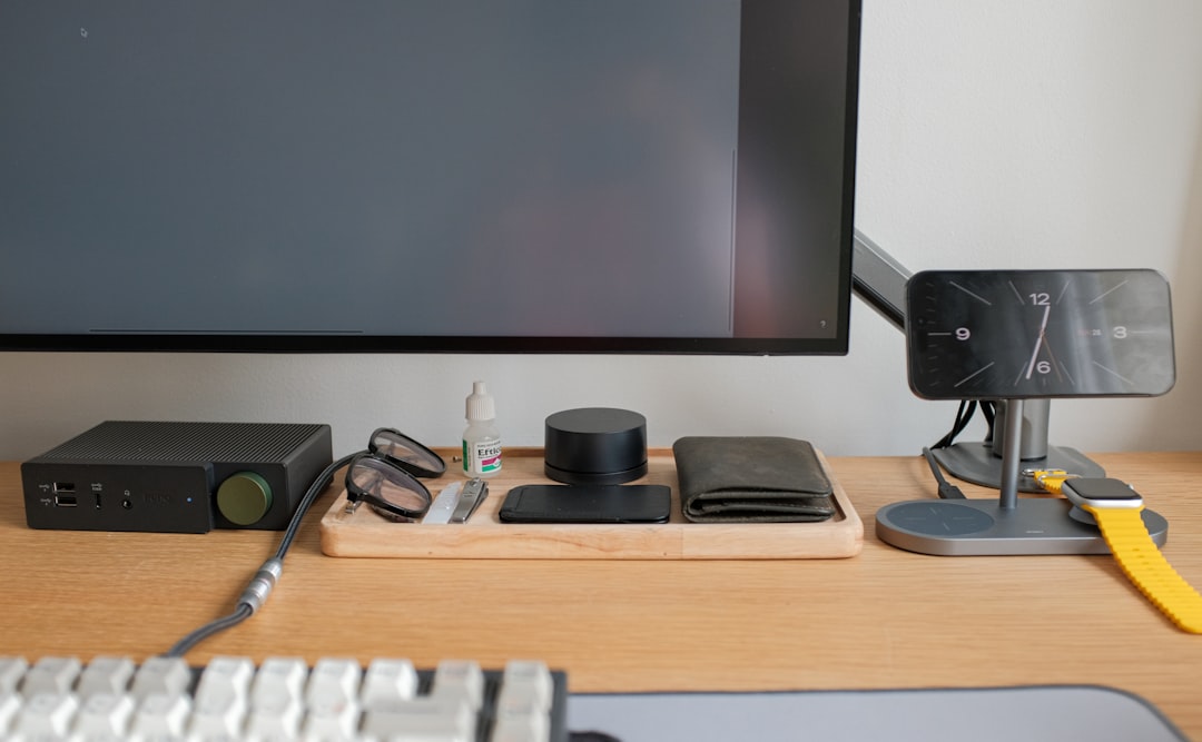 7 Ingenious Workspace Hacks for Digital Nomads in Compact Hotel Roo… — 7 Ingenious Workspace Hacks for Digital