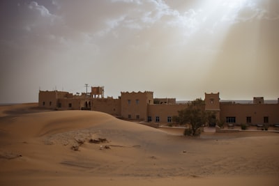 Lumière dorée d'automne sur les kasbahs du Maroc