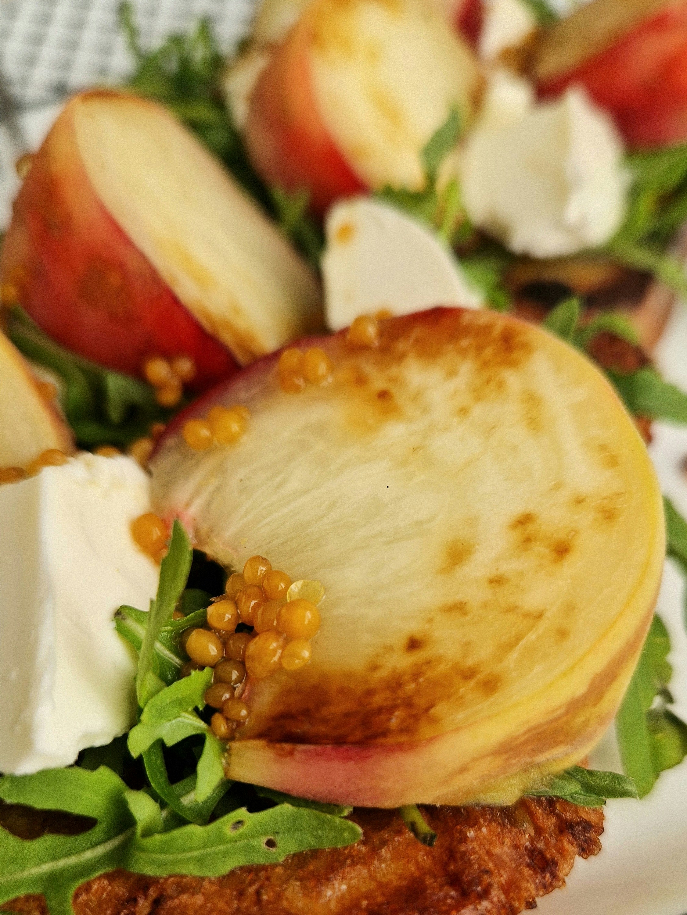 Ensalada de Manzana y Requesón con Canela y Nueces Pecanas