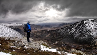A felhőnézéshez nem sok kell. Az ég, türelelem, és hogy megengedd magadnak a csendet. 