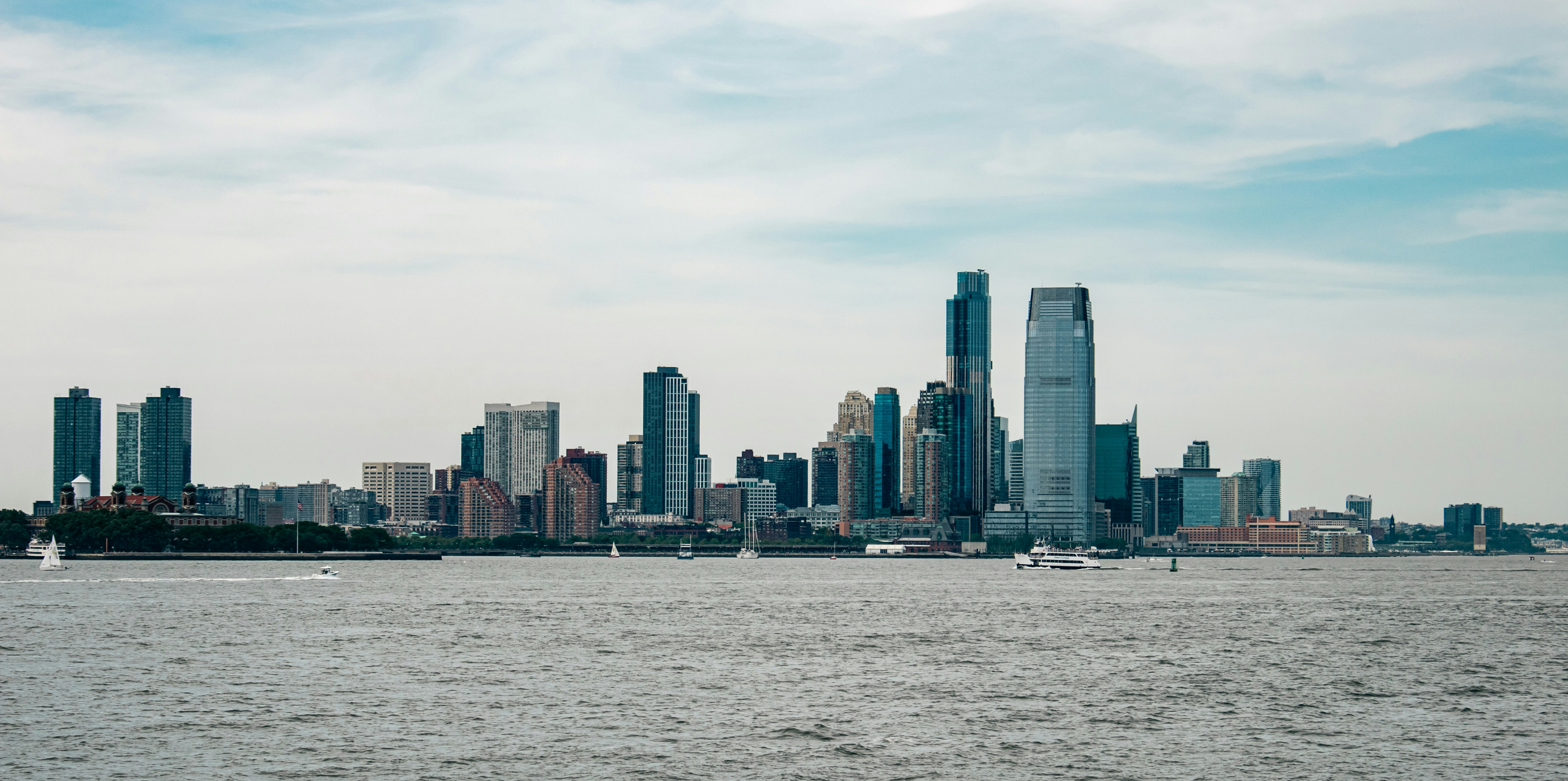How Can I Find And Use Guided Boat Or Ferry Tours In A Foreign City?
