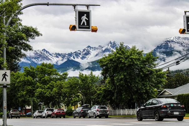 A traffic light that is on the side of a road
