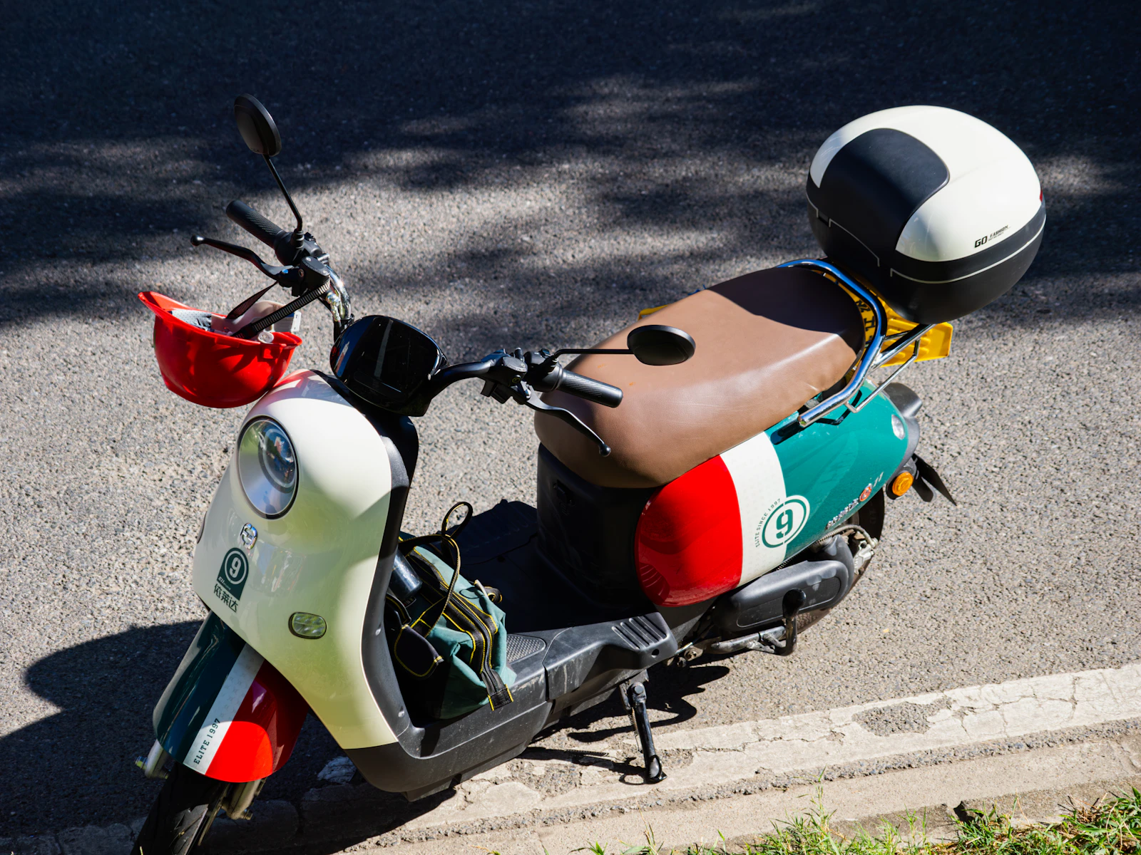 Scooter urbain moderne — illustration du choix d'un cyclomoteur pour la rentrée collège