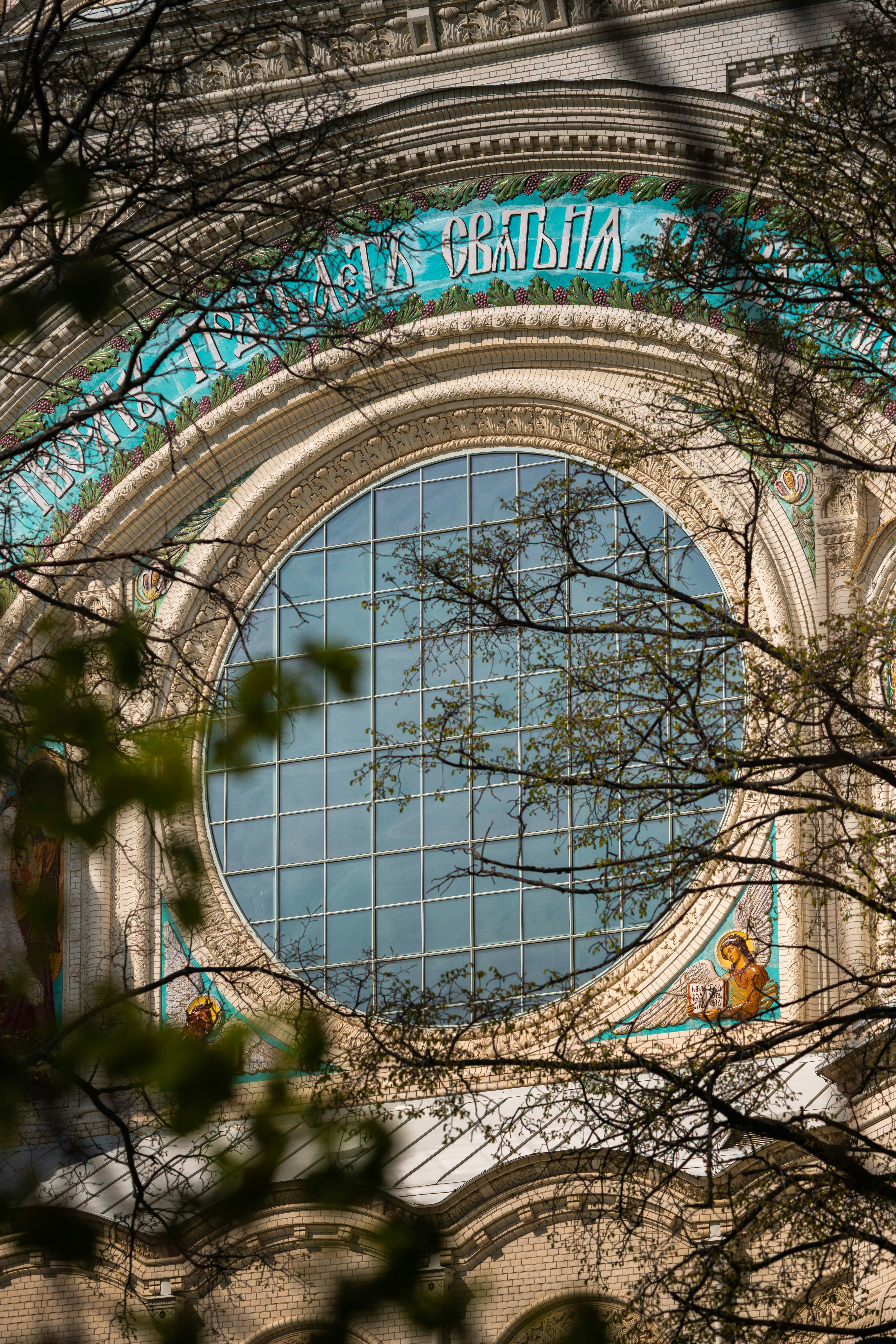 A large building with a circular window in the middle of it