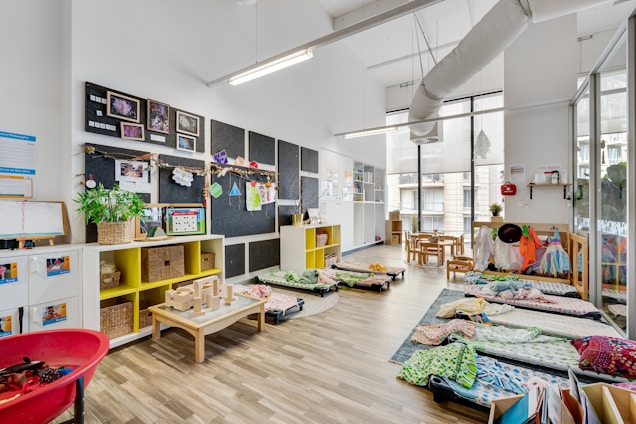 A room filled with lots of furniture and lots of windows