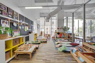 A room filled with lots of furniture and lots of windows