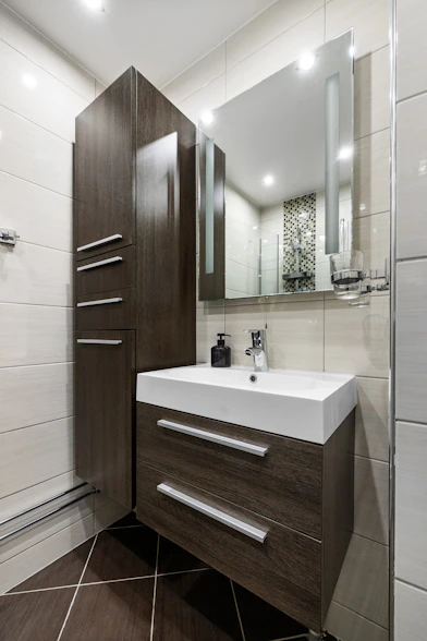 A bathroom with a sink and a mirror
