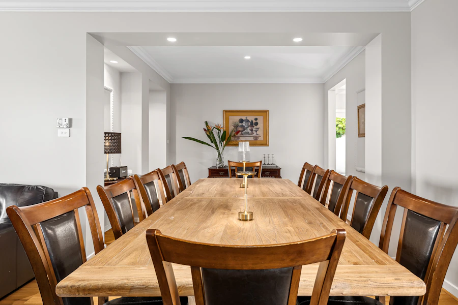 Table en bois & ses 4 chaises