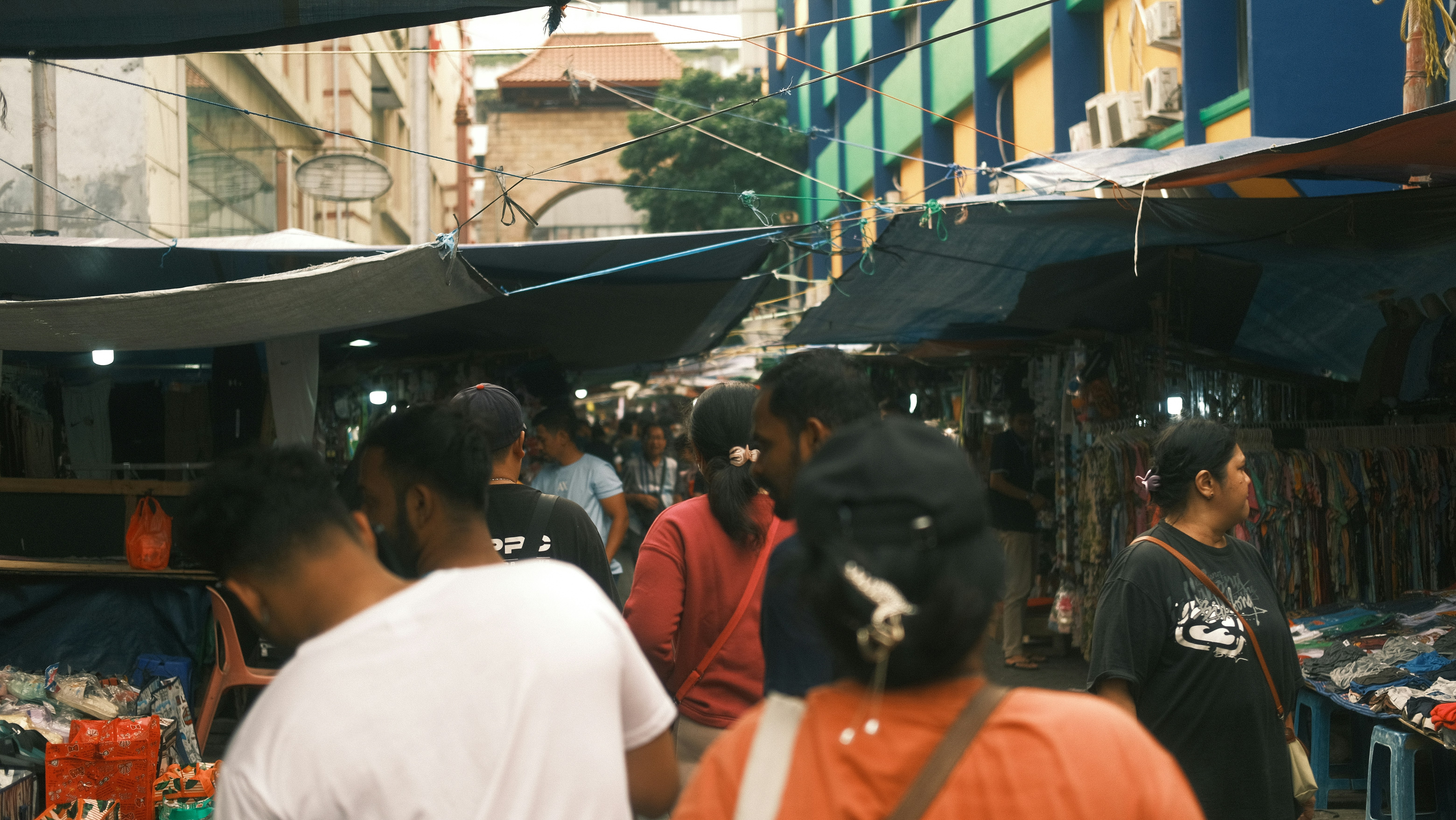 Cómo hablar como un rolo: modismos y expresiones bogotanas esenciales