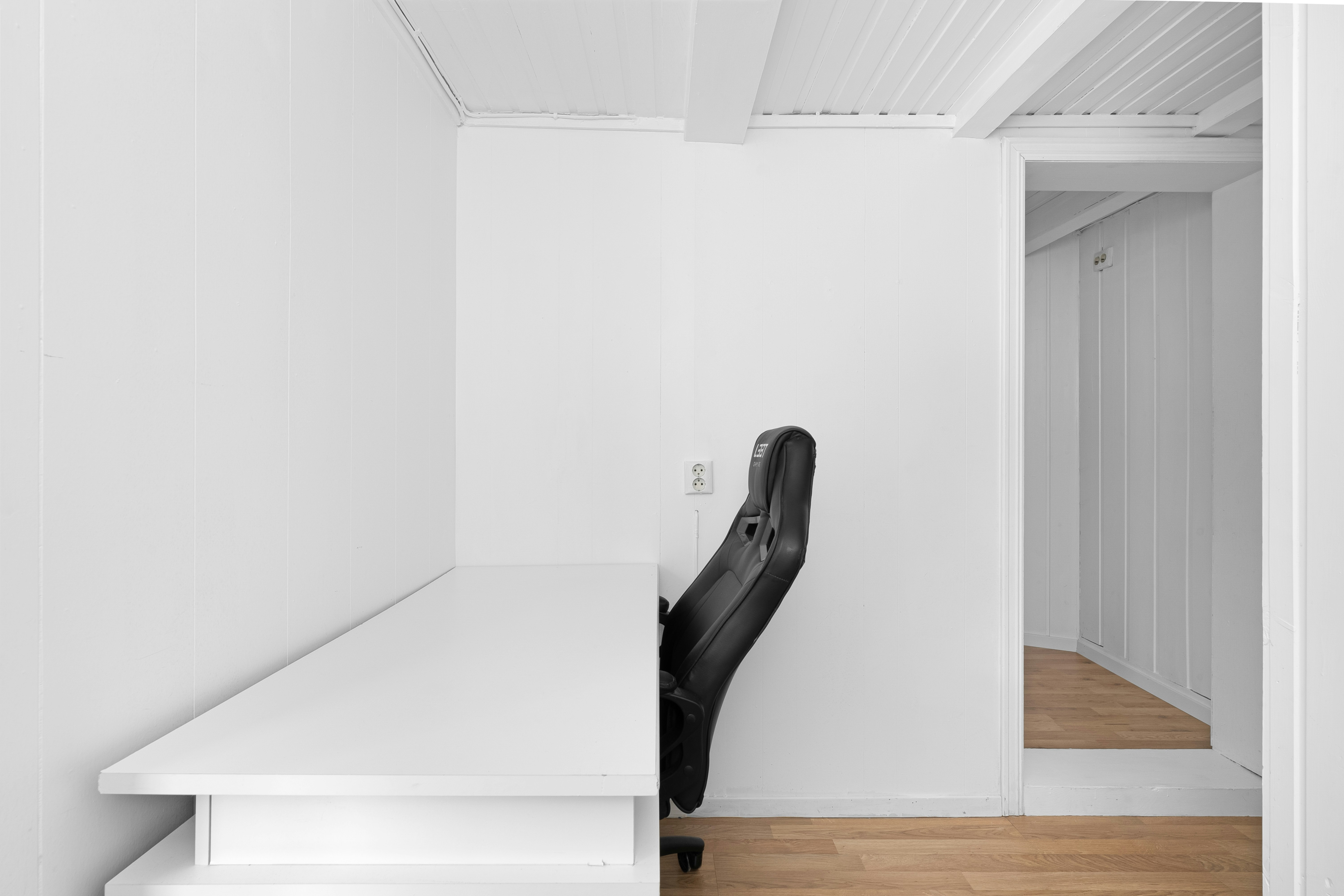 Clean mandir arrangement