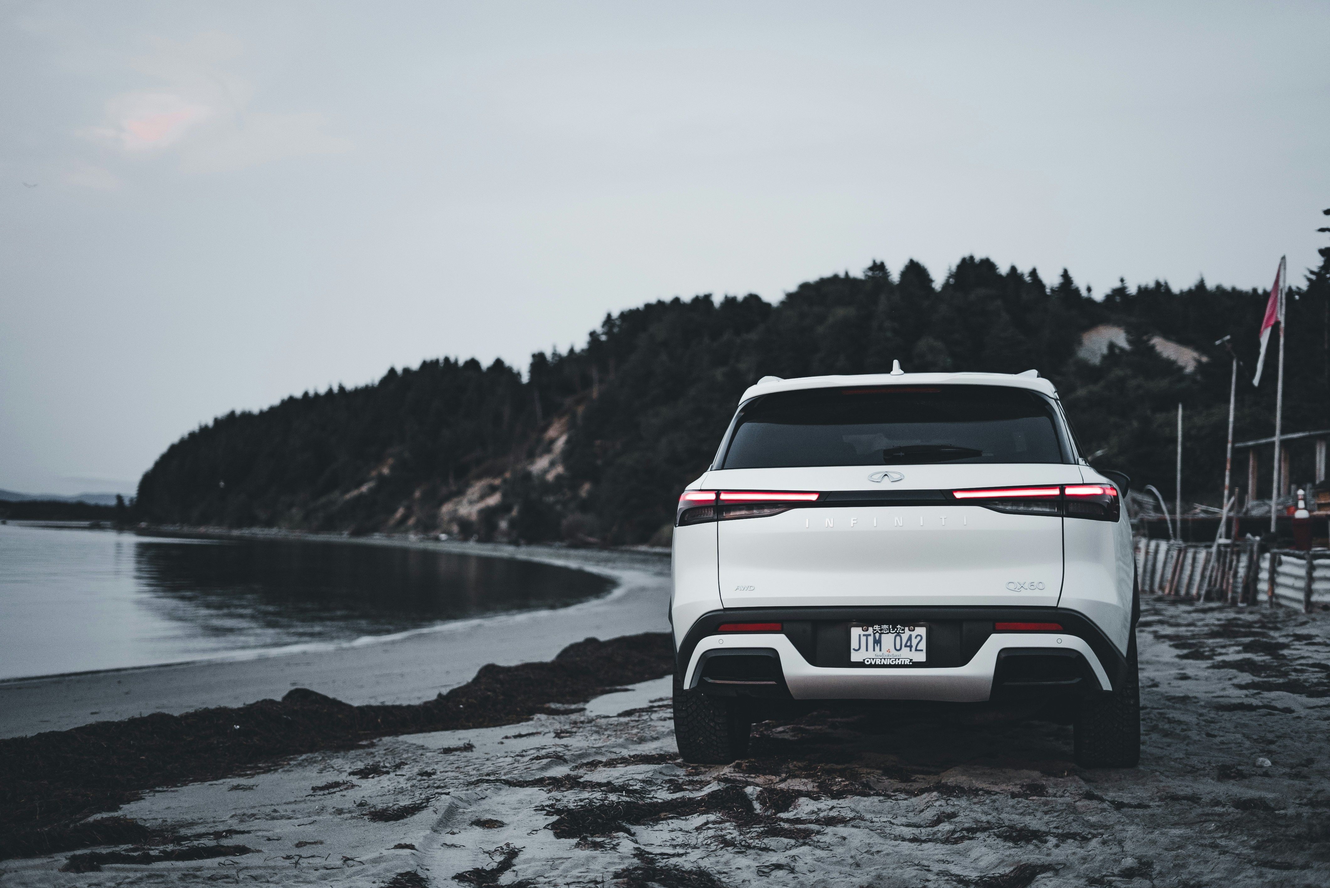futuristic electric luxury suv, wallpaper, Lucid Truck Top Speed 2026: Performance and Expectations 5