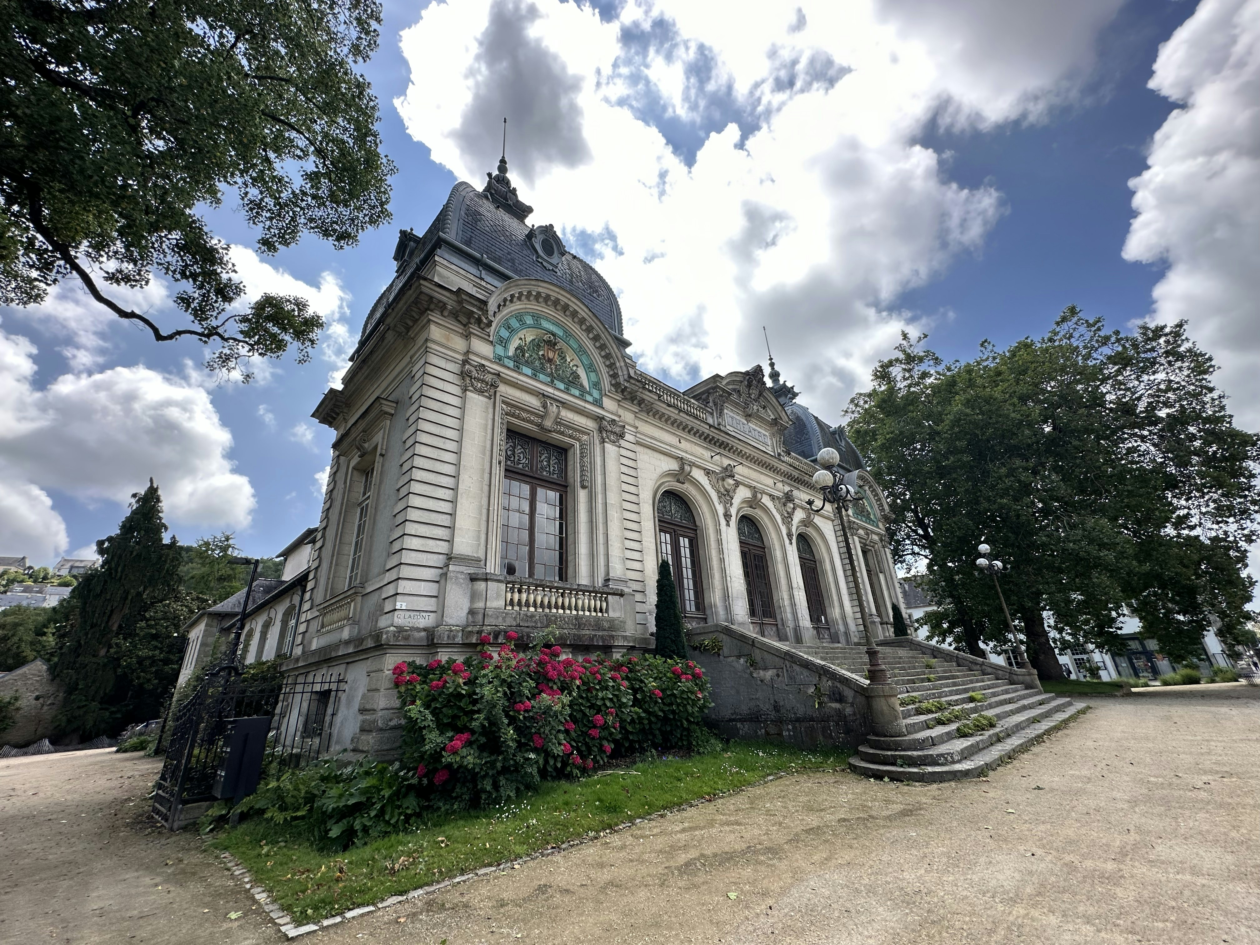 A large building with a bunch of flowers in front of it