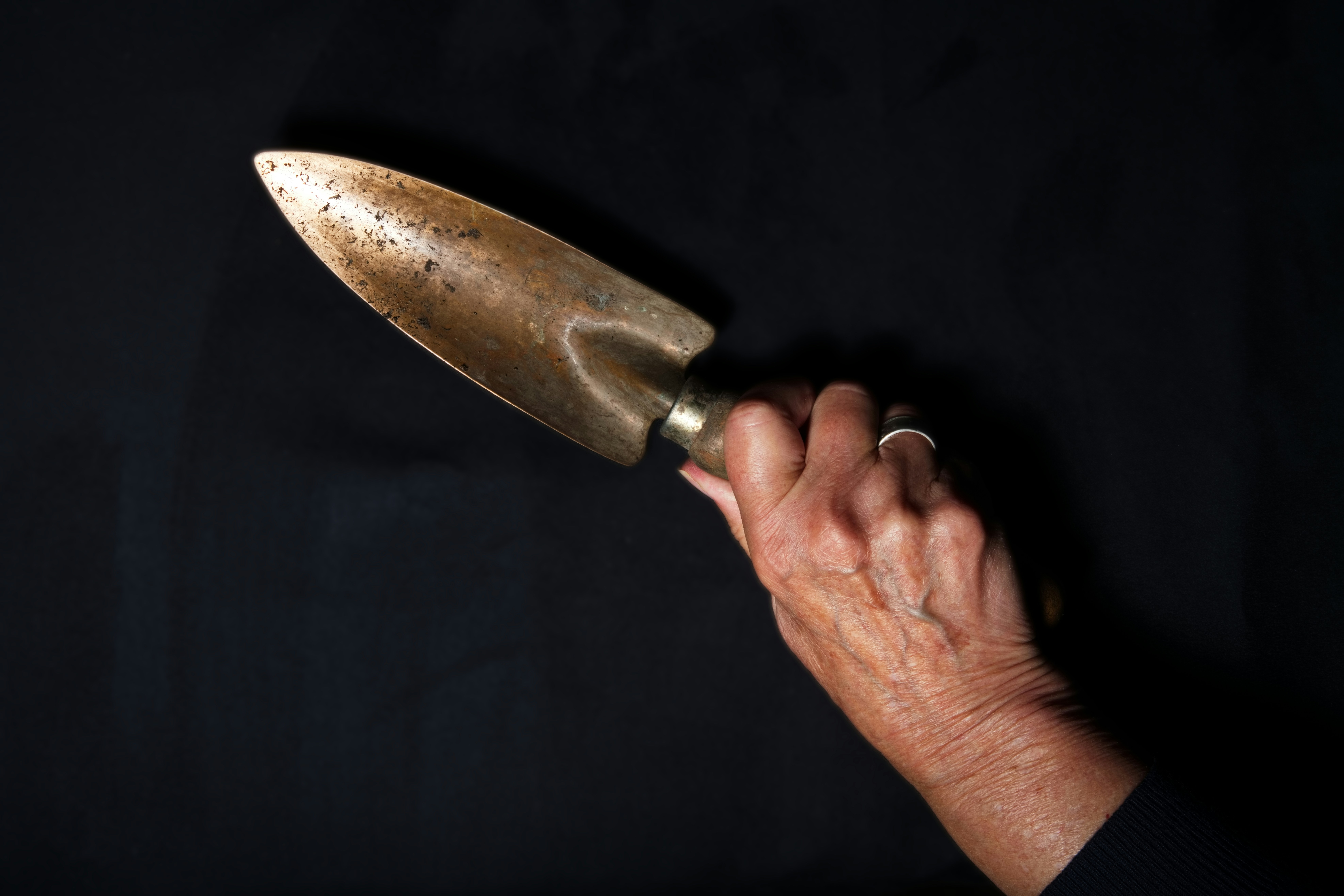 photo-1722364086087-091c1f7bf9ca?crop=entropy&cs=tinysrgb&fit=max&fm=jpg&ixid=M3w4NDI3ODN8MHwxfHNlYXJjaHw0fHxLdXl1bWN1JTIwSUJBTiUyNyVDNCVCMSUyMCVDMyVCQ3plcmluZGVuJTIwJTI3YiVDNCVCMSVDMyVBN2FrJTIwcGFyYXMlQzQlQjElMjd8ZW58MHwwfHx8MTc2NTUzMDQ0M3ww&ixlib=rb-4.1.0&q=80&w=1080