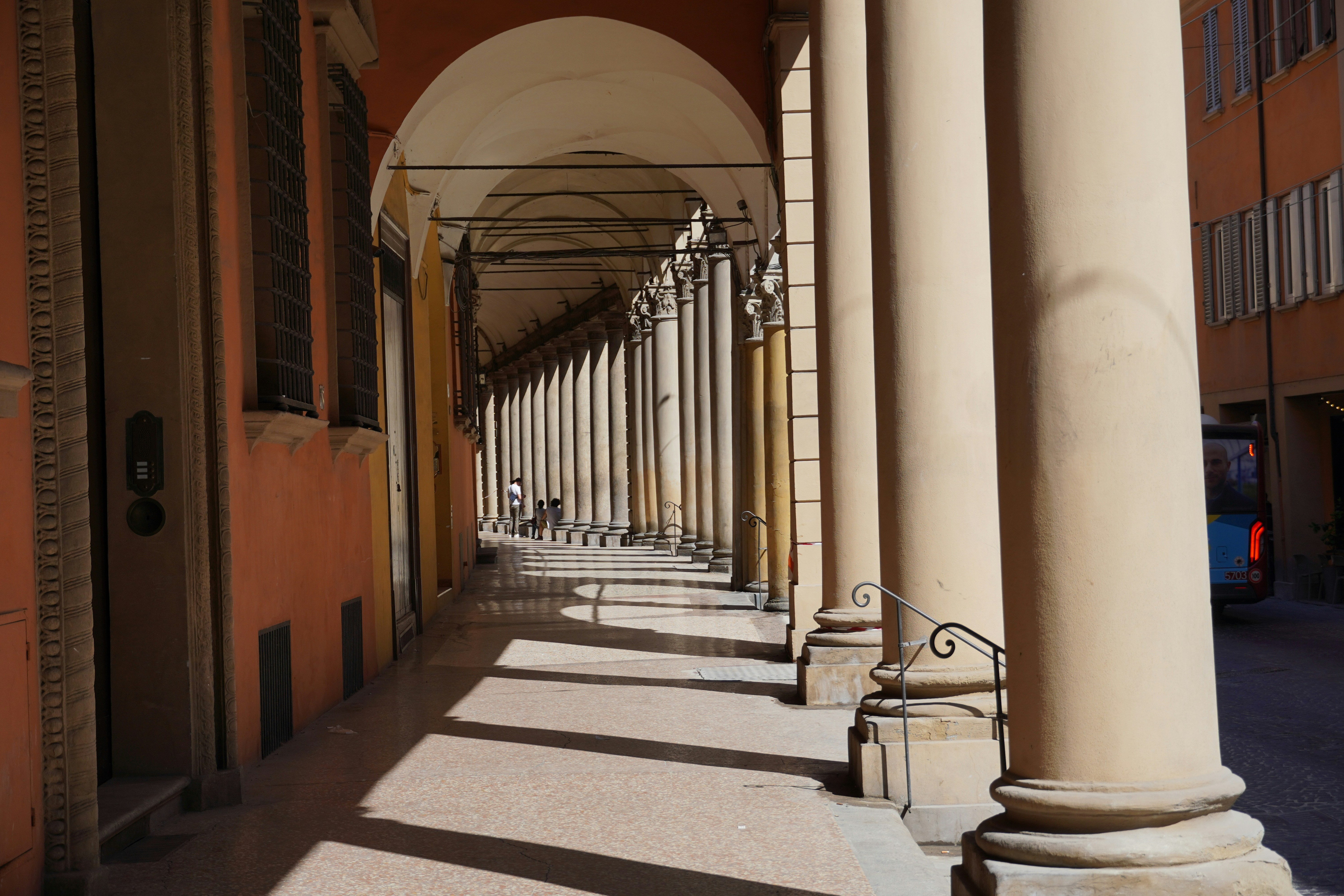 El hombre en el umbral Post feature image