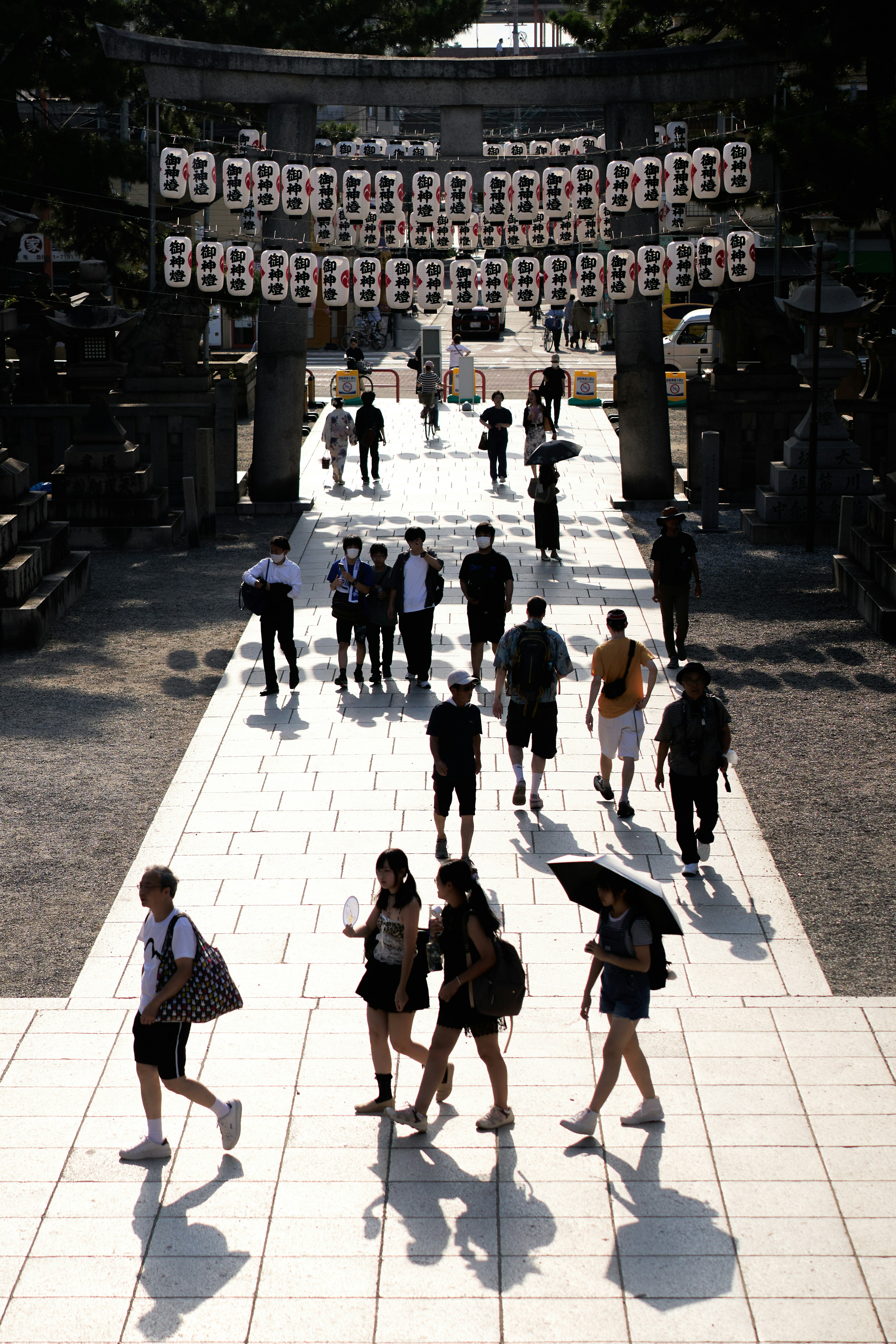 A group of people walking down a walkway photo – Free Car Image on Unsplash