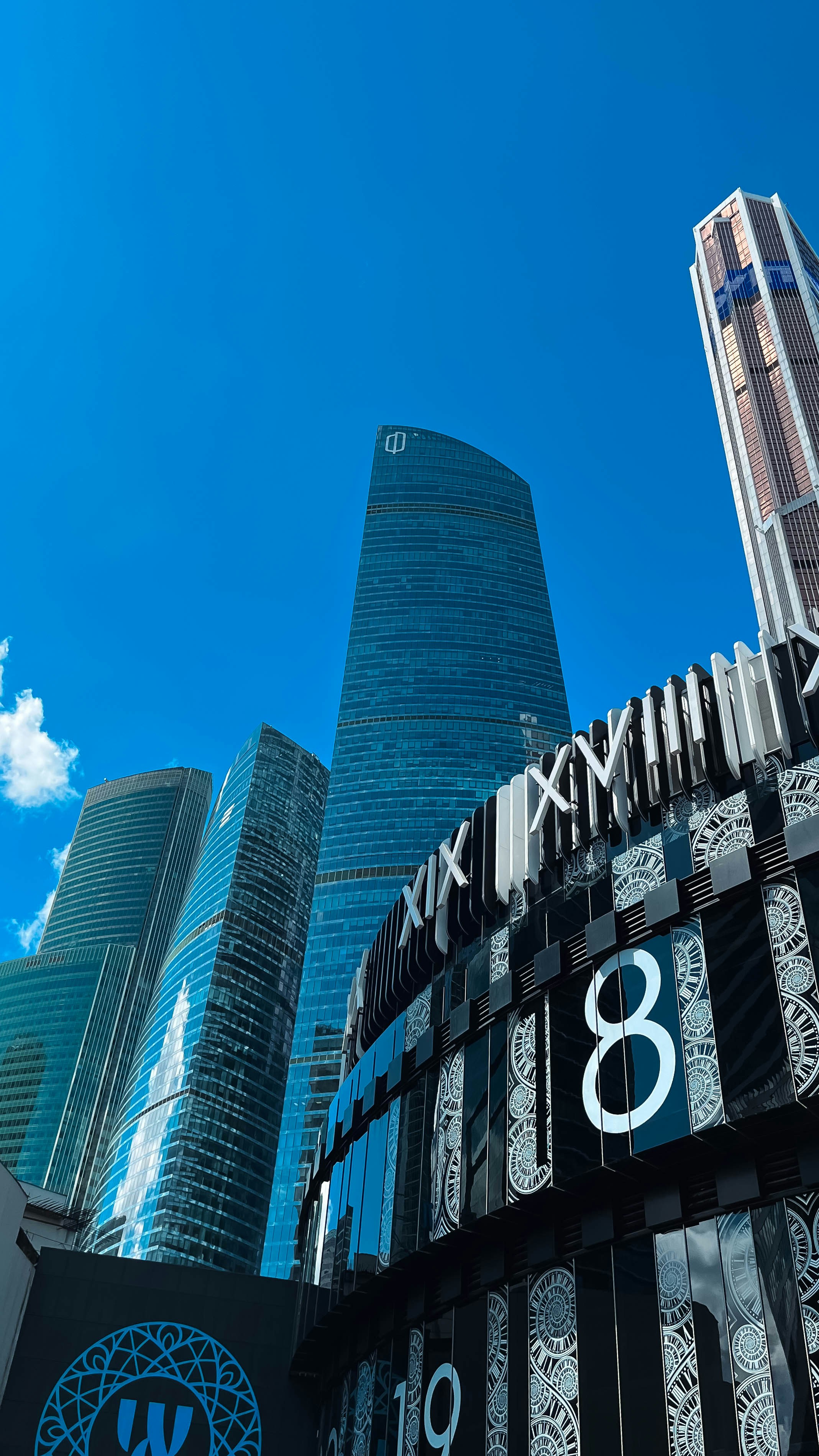 Skyworks forecasts upbeat quarterly results on robust mobile chip demand