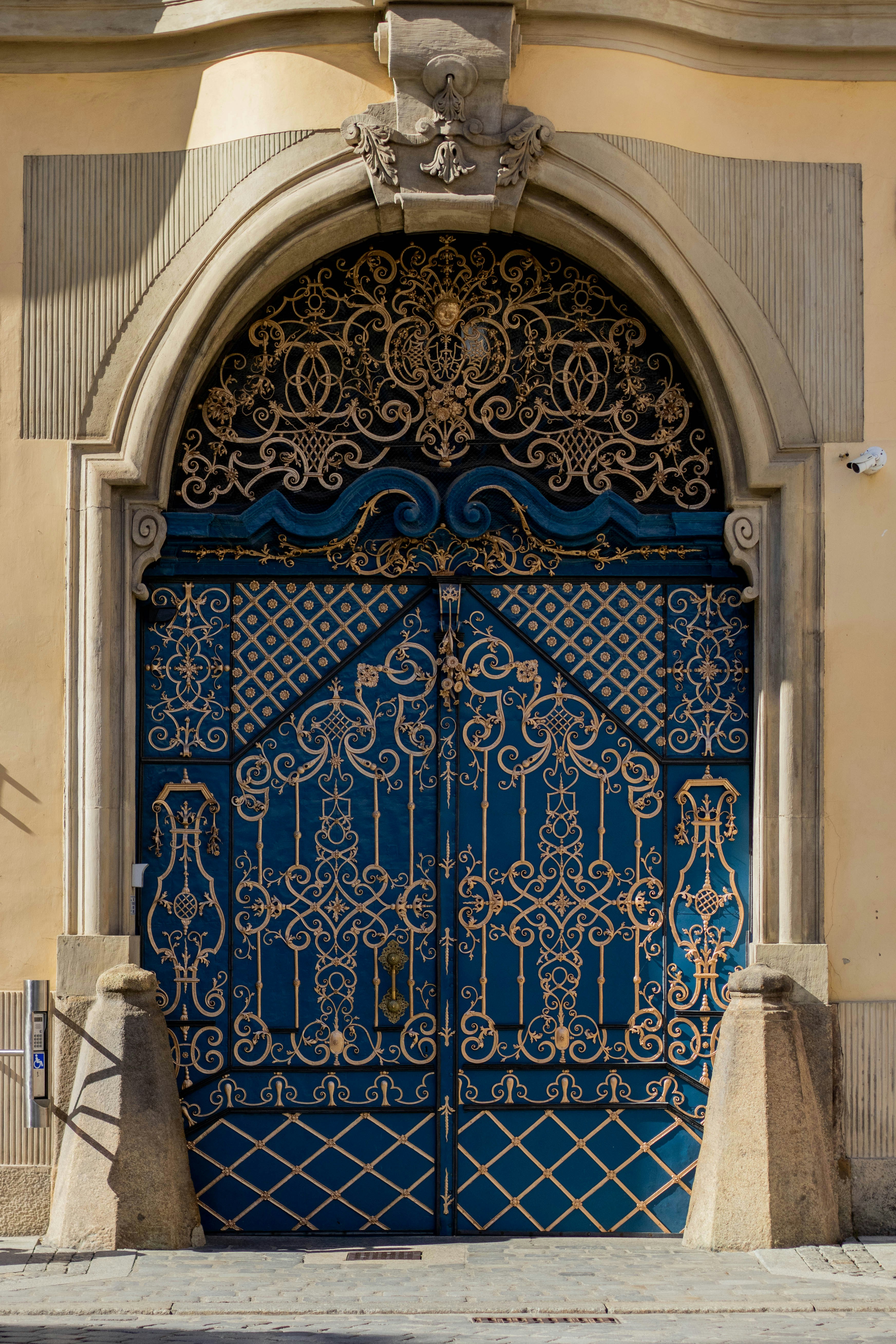 Photo by luizalubinska