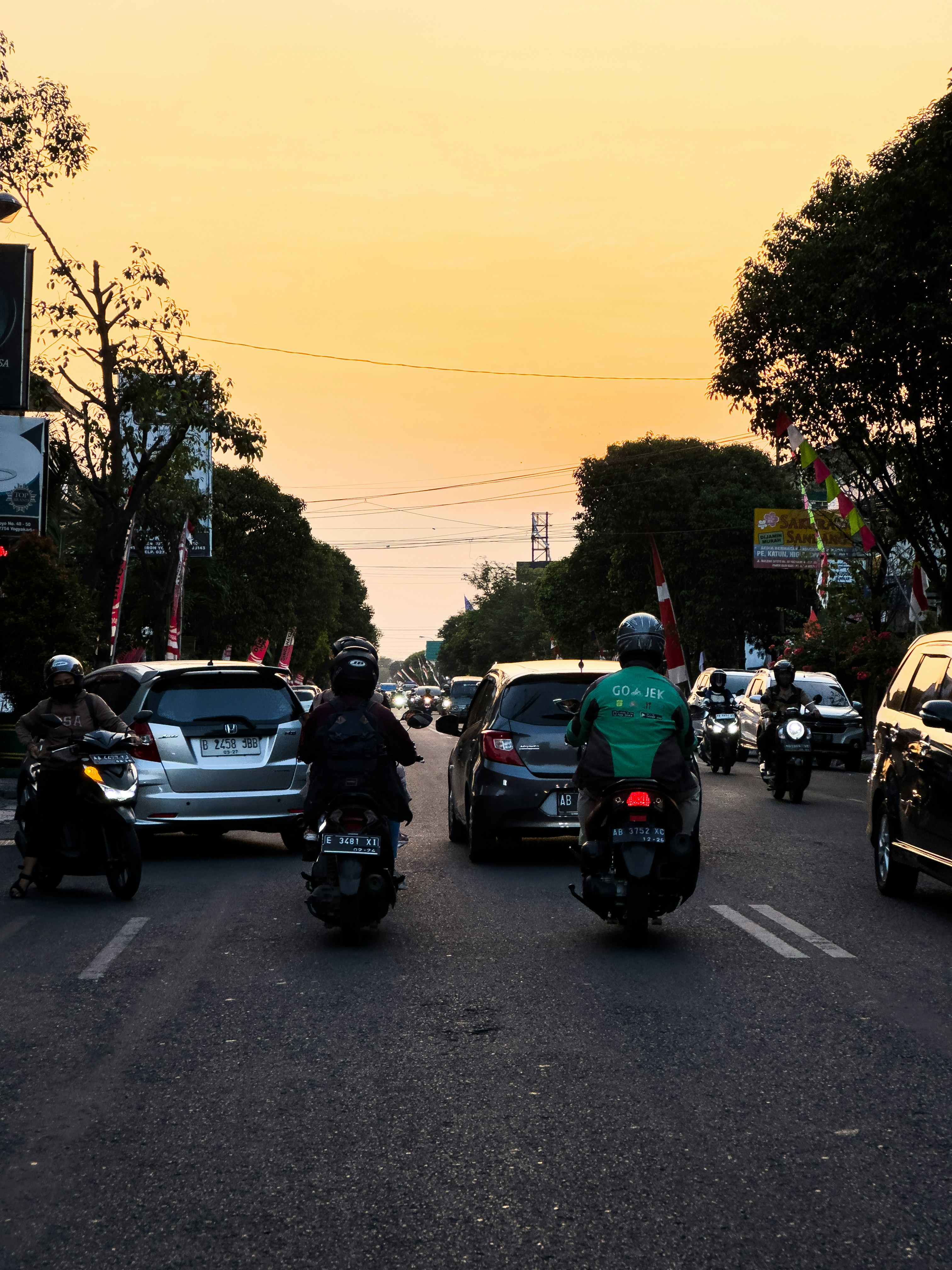 indonesian road trip, wallpaper, Indonesian Kijang Innova Diesel: A Deep Dive 6