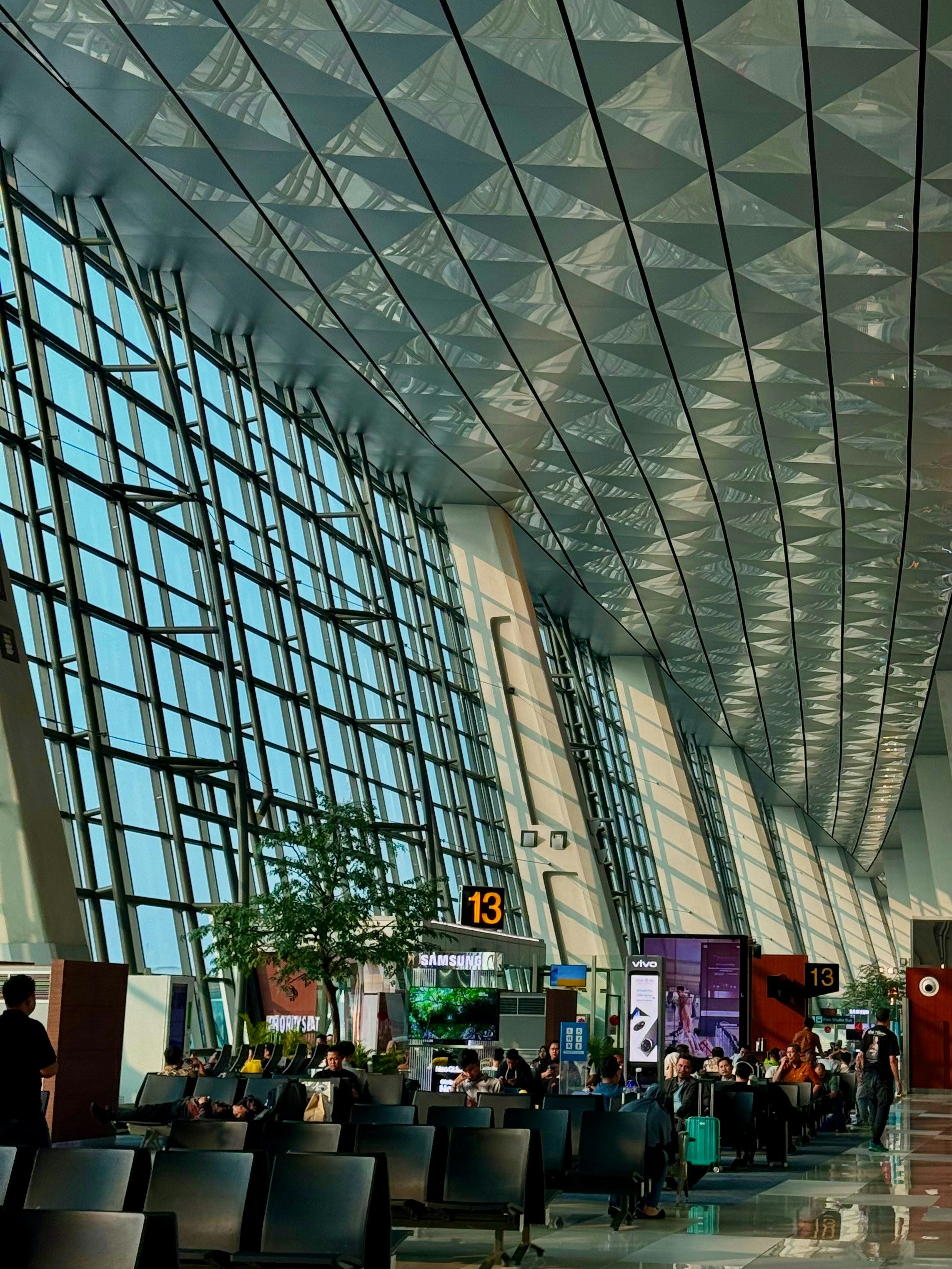 A very large building with a lot of windows