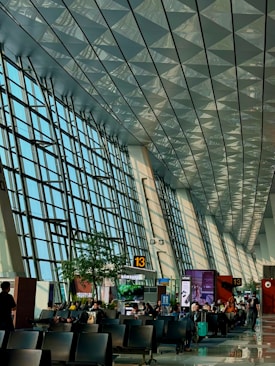 A very large building with a lot of windows