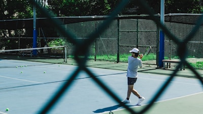 A man standing on a tennis court holding a racquet
