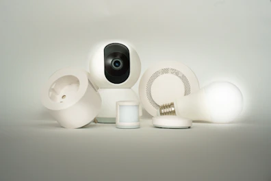 A group of electronic devices sitting on top of a table