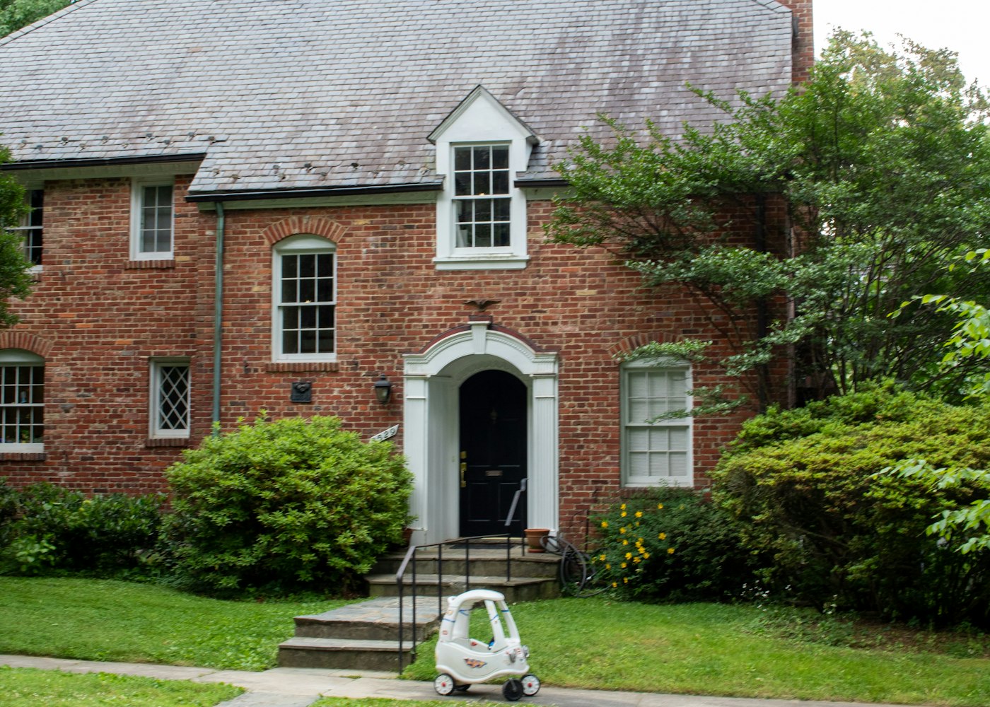 Thomas Avenue, photograph 1 of 3