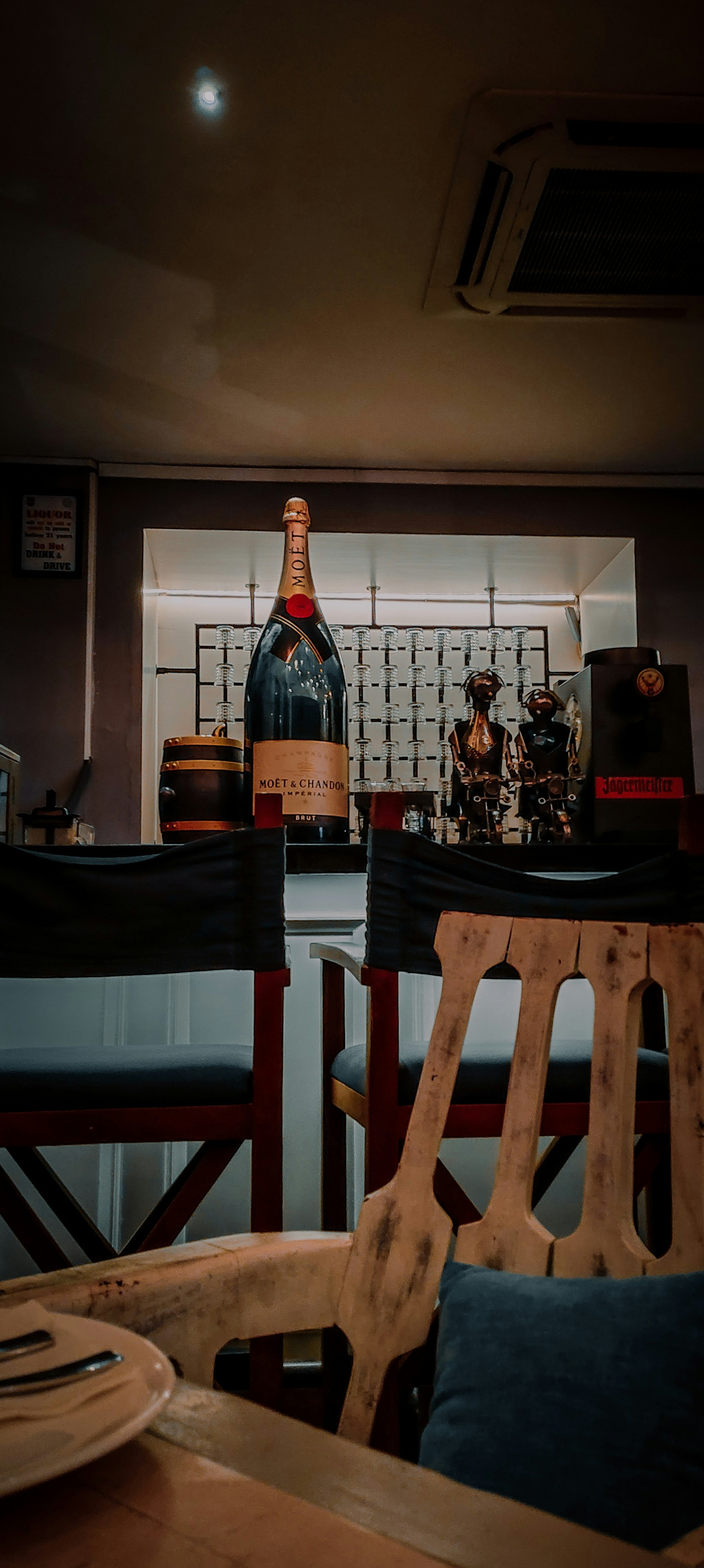 romantic bar