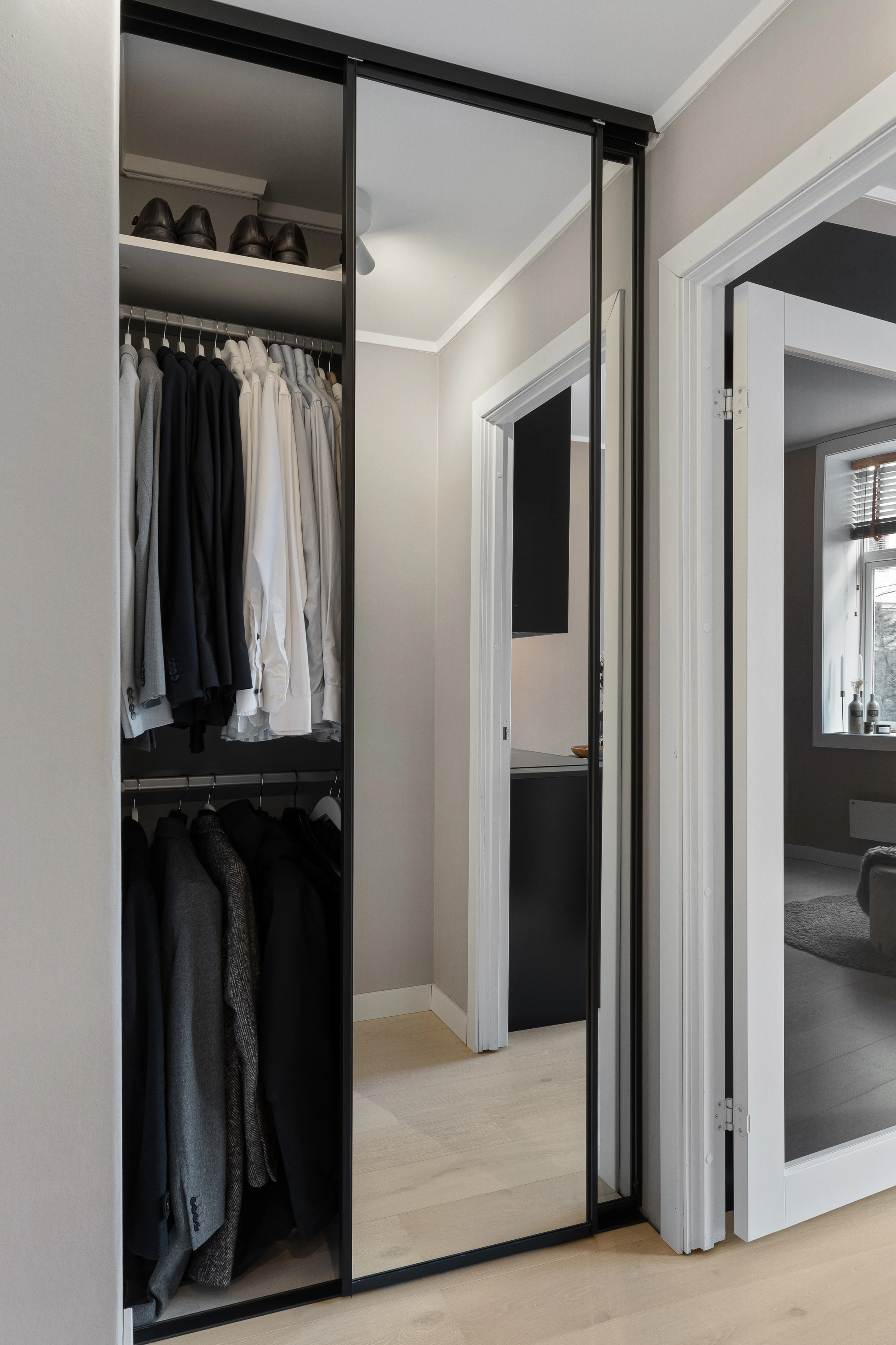 Walk-in wardrobe with mirrored doors