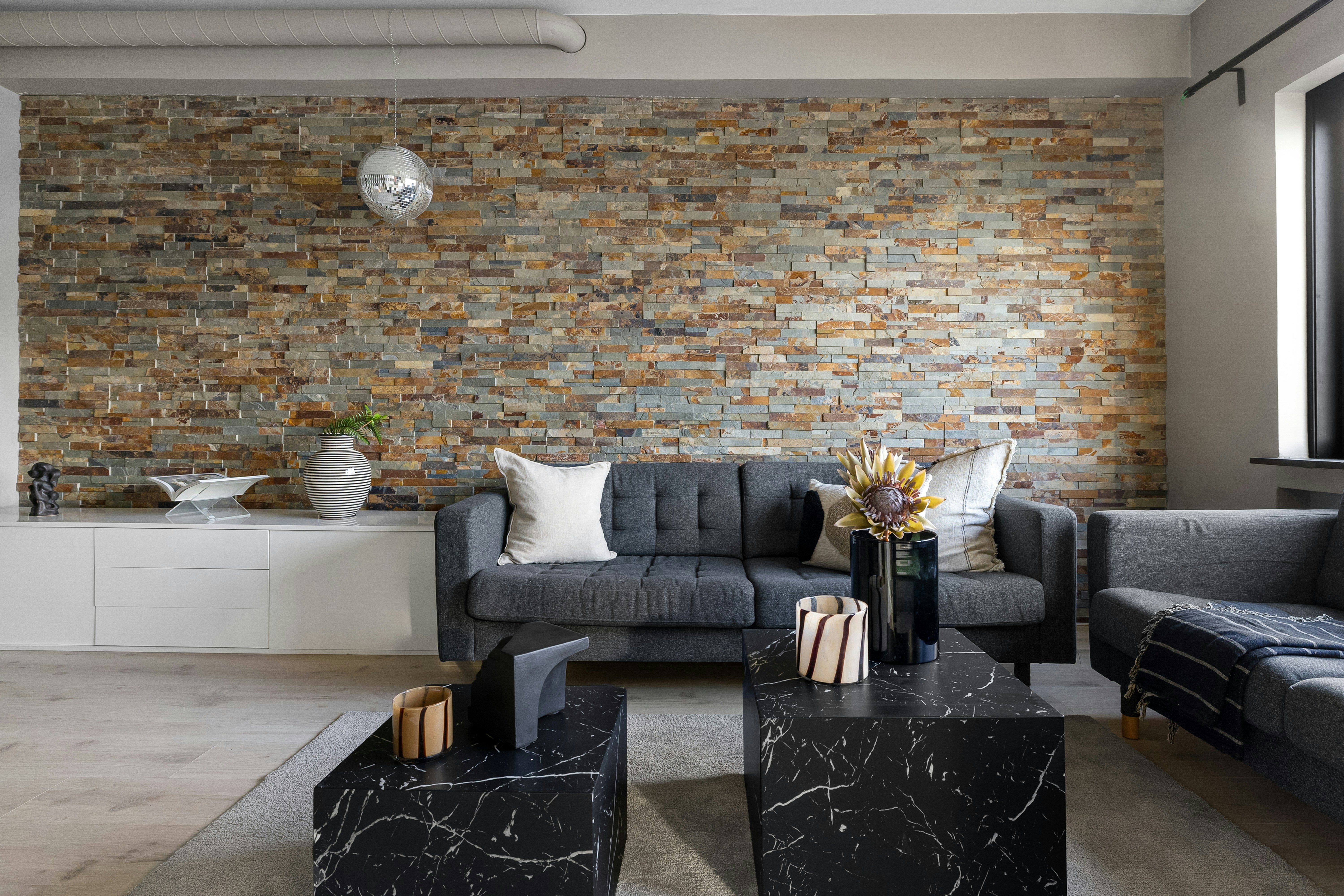 Real Stacked Stone vs Stacked Stone Panels: A Practical Comparison