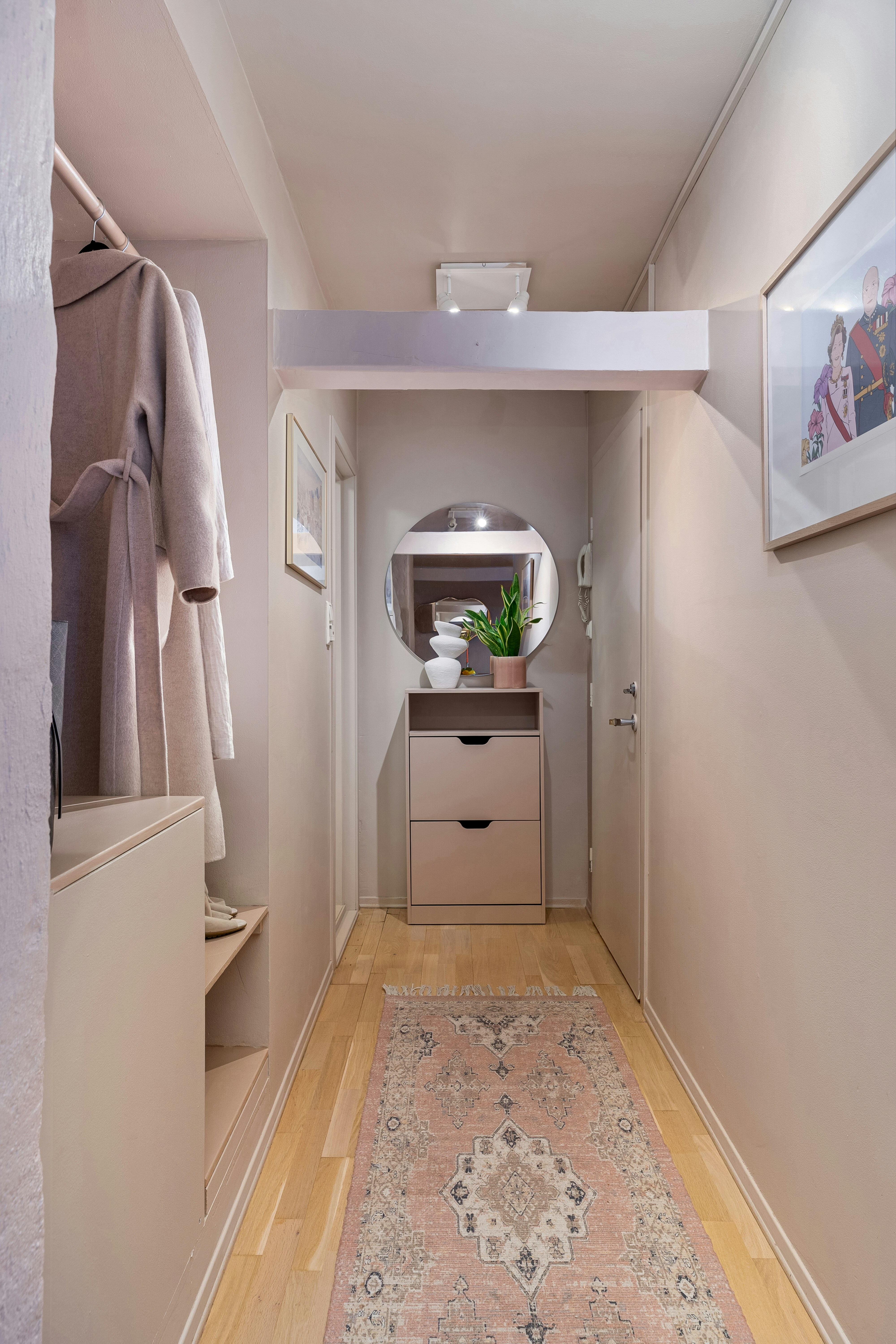 A hallway with a rug and a rug on the floor