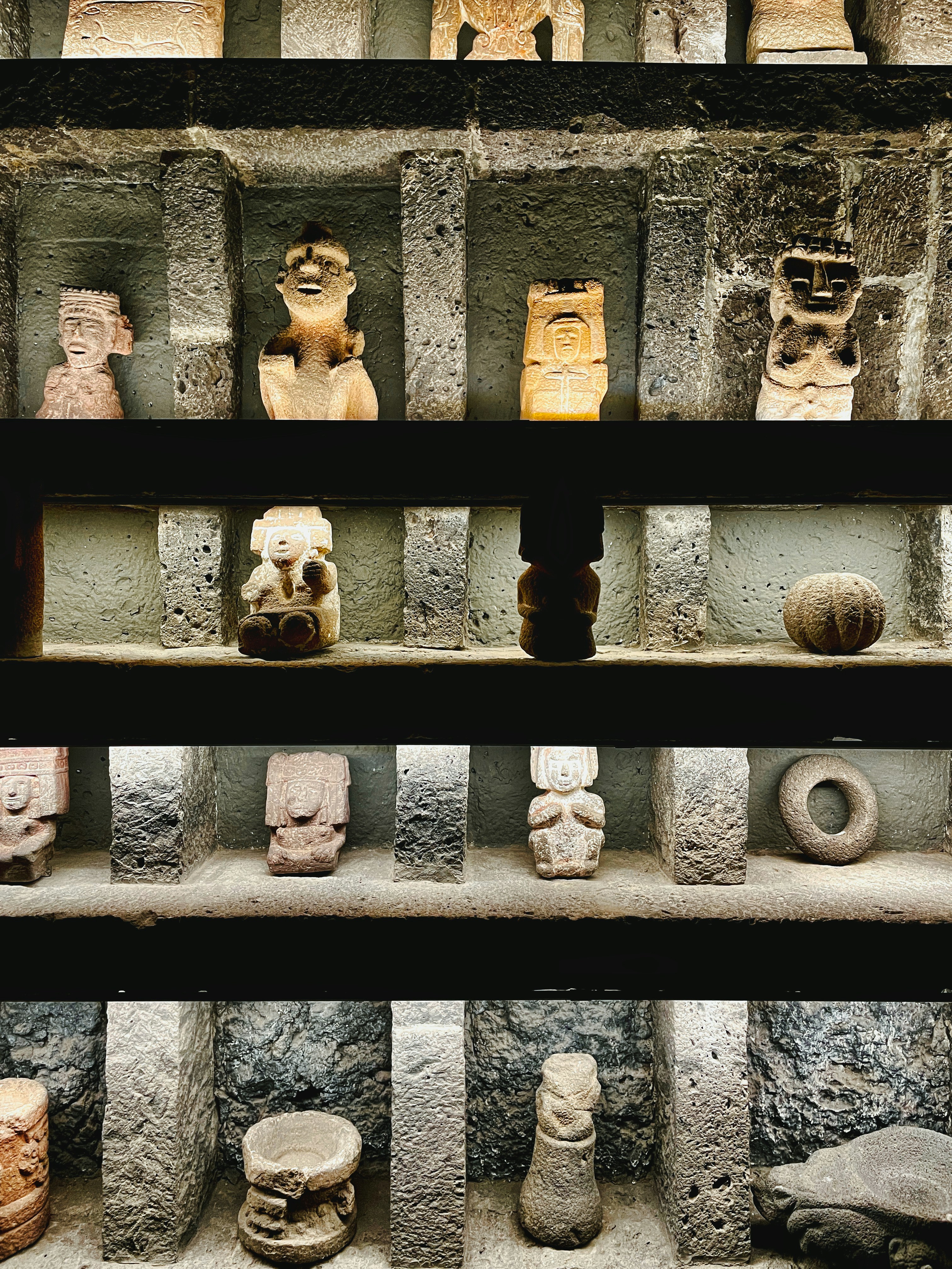 A shelf filled with lots of different types of vases