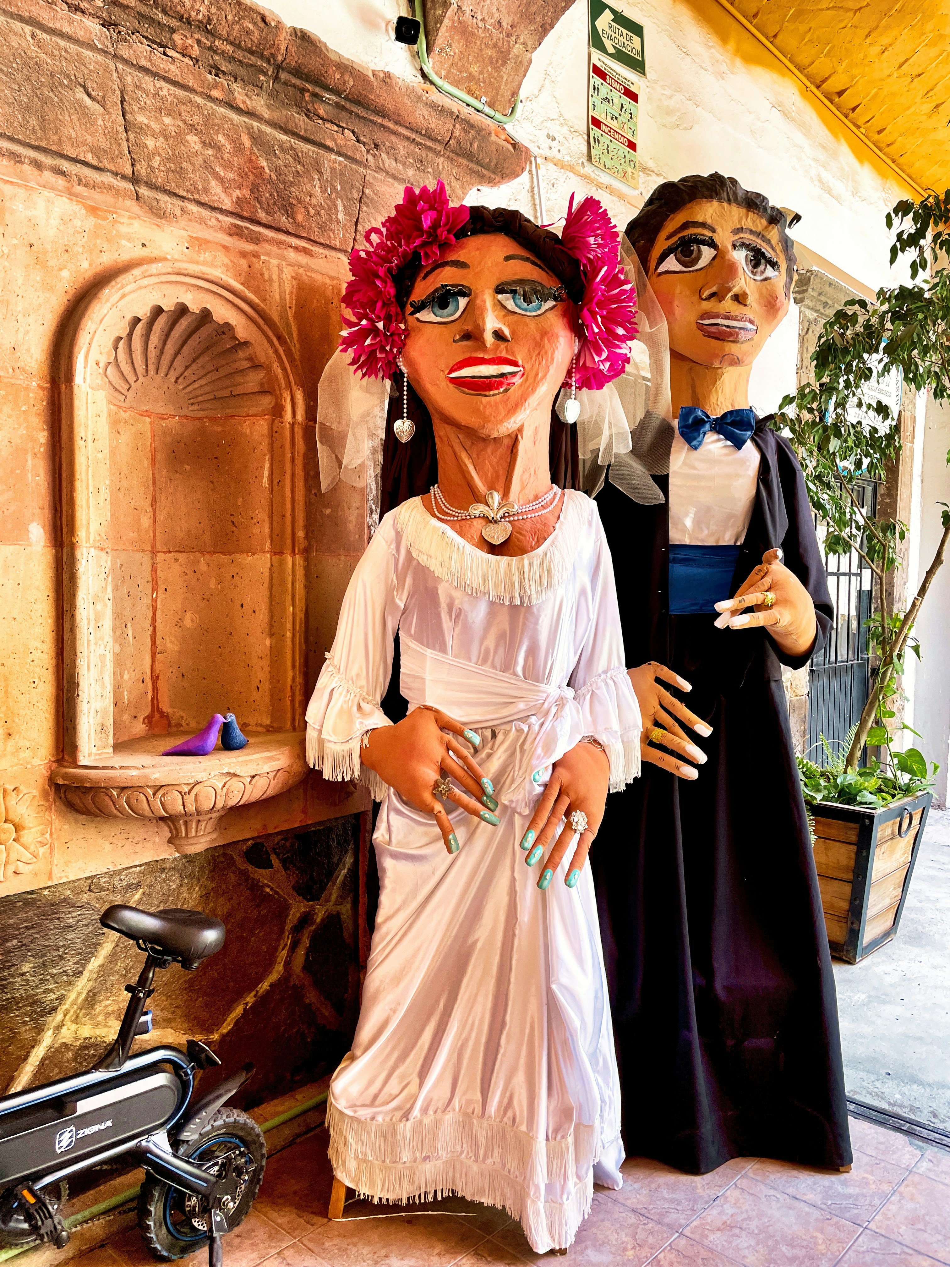 Caricature couleur d'un homme avec traits expressifs et colorés, réalisée à la main