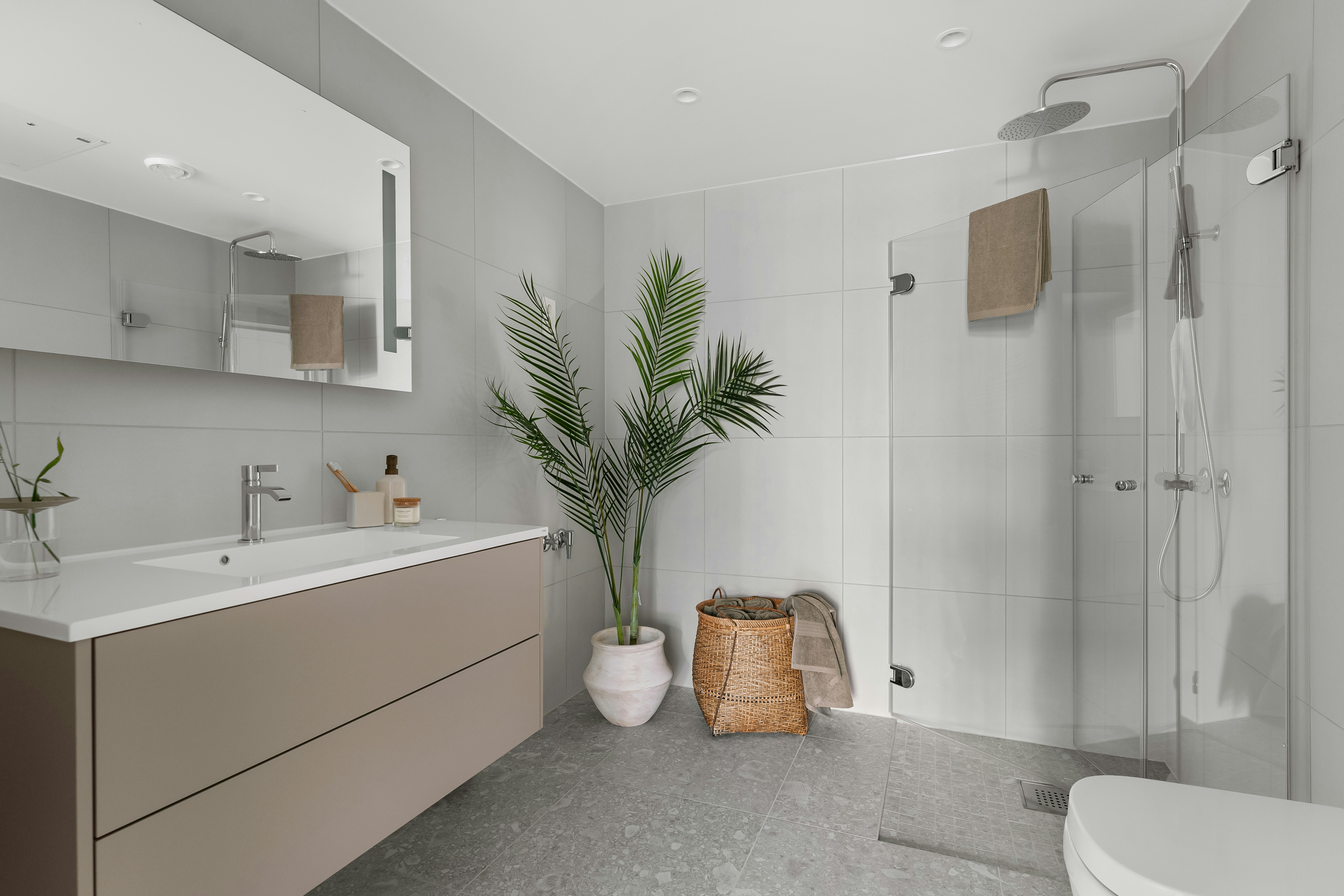 Minimalist Bathroom Design with Eco-friendly Features