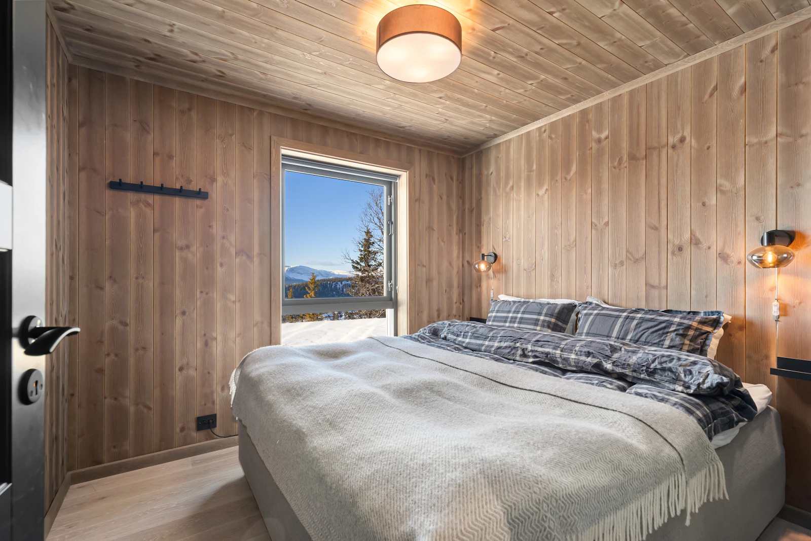 Hotel and single rooms