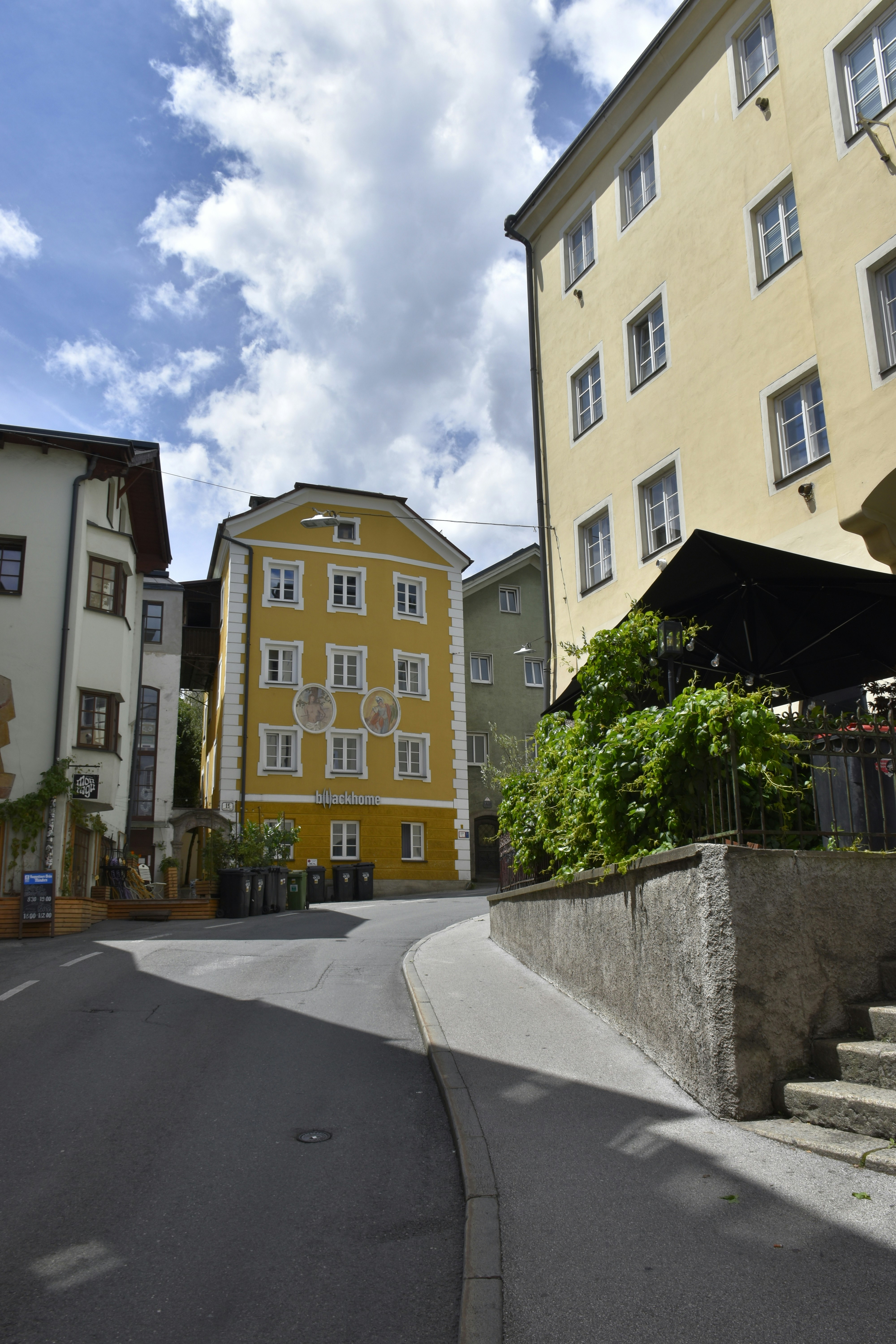 cheap hostels in Spain for solo travelers