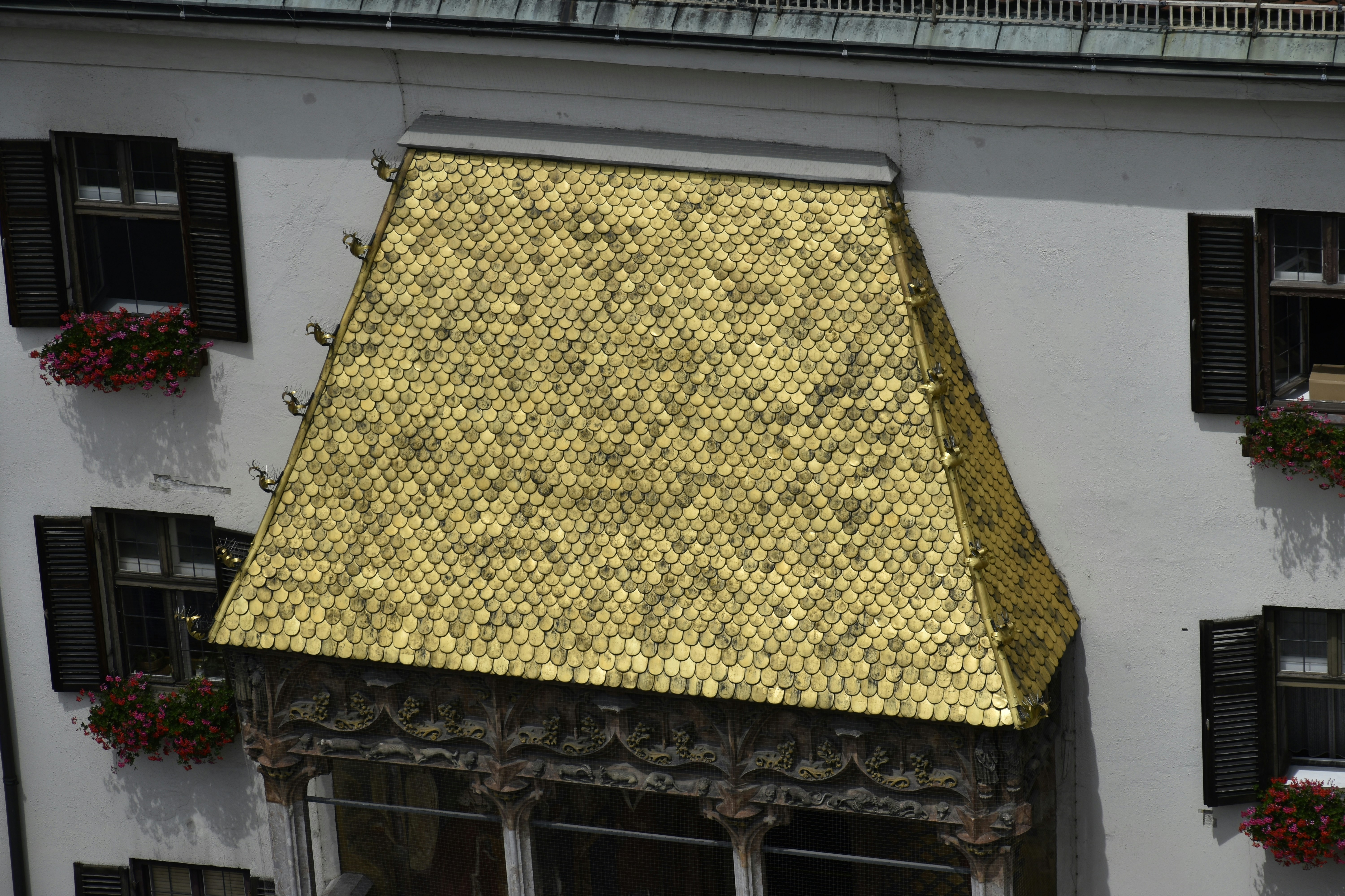 photo-1722680852313-215d904eee49?ixid=M3wxMjA3fDB8MXxzZWFyY2h8OHx8cmVtYnJhbmR0JTIwcm9vZmluZyUyMCUyNiUyMHJlc3RvcmF0aW9uJTIwcm9vZmluZyUyMHJlcGFpcnxlbnwwfHx8fDE3NTc1MzMyMzV8MA\u0026ixlib=rb-4.1.0