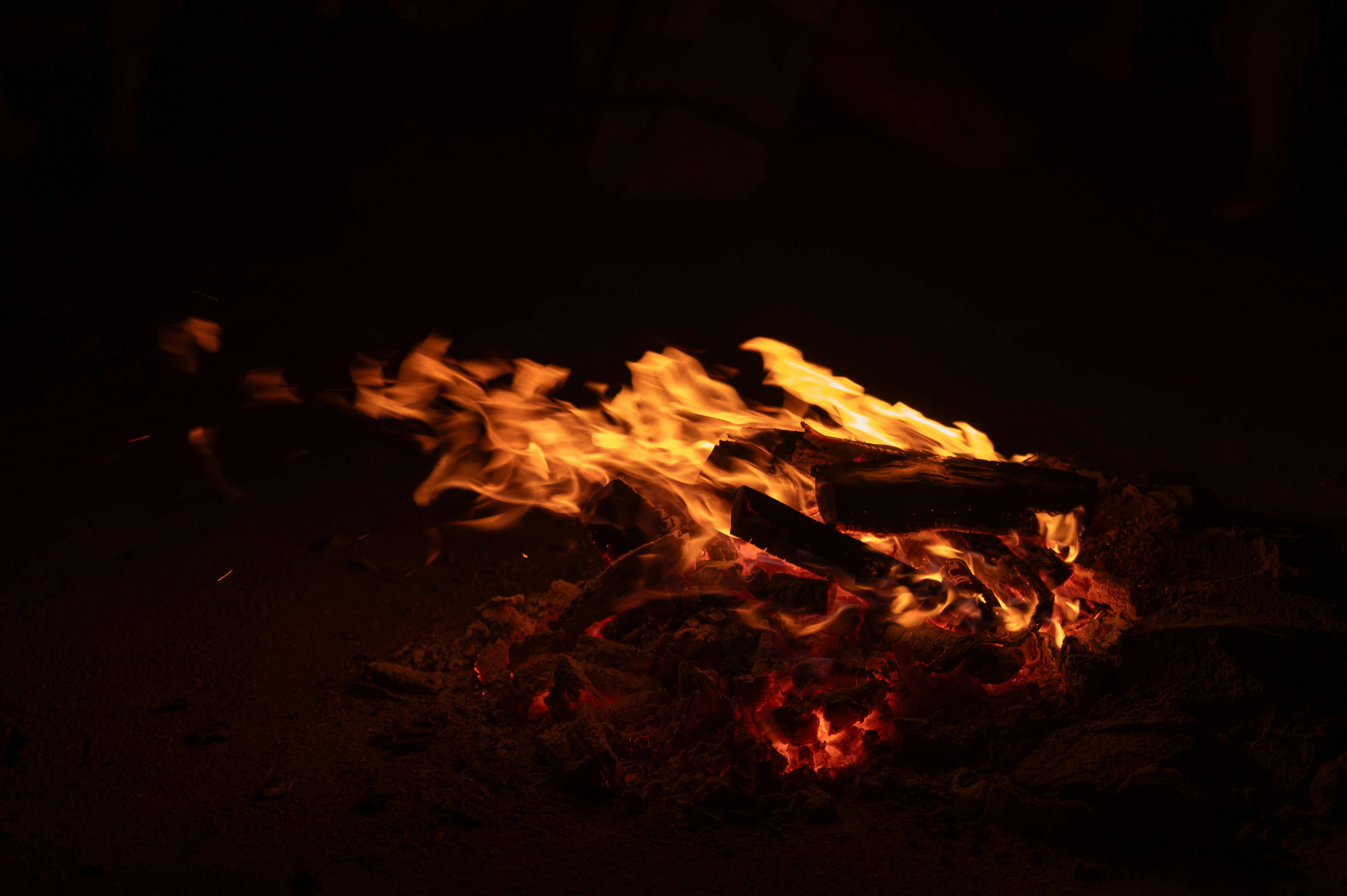 Arnavutköy'de fabrika yangını: 1'i ağır 3 yaralı