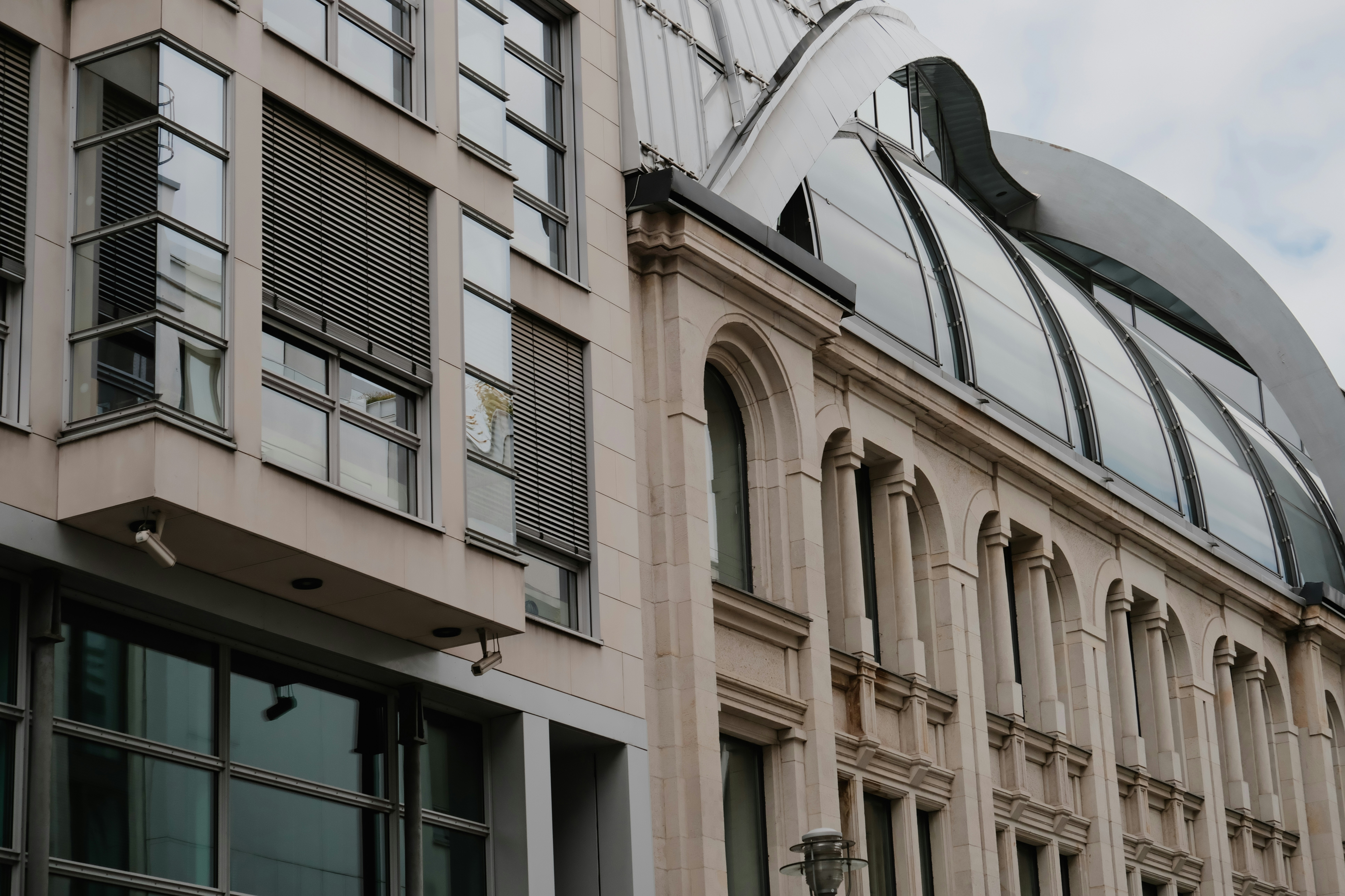 photo-1722718861617-7fbb2dbd3f1f?ixid=M3wxMjA3fDB8MXxzZWFyY2h8MTZ8fGZlYXR1cmVzfGVufDB8fHx8MTc2NDcxMDQyMHww\u0026ixlib=rb-4.1.0