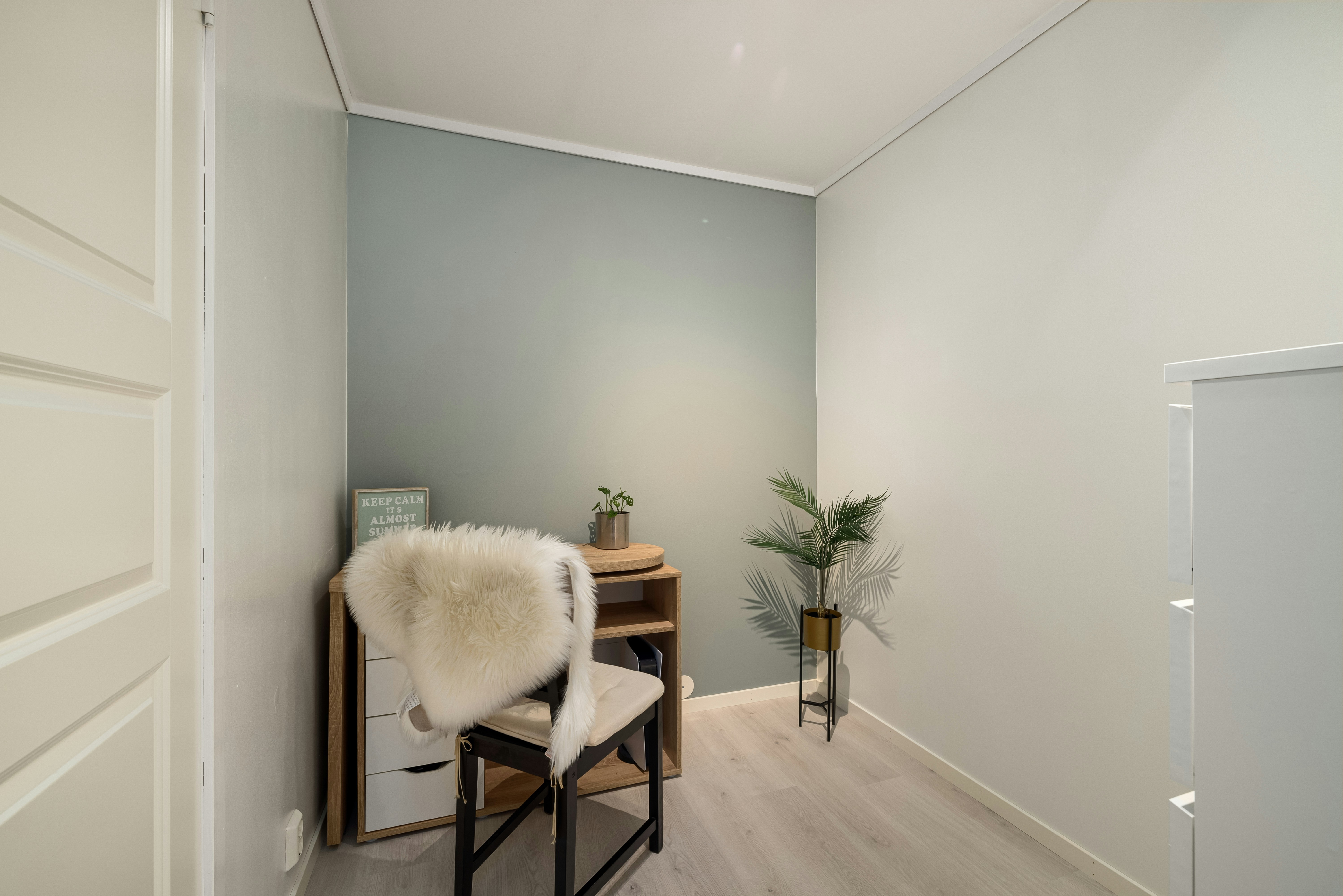 Contemporary carpet display