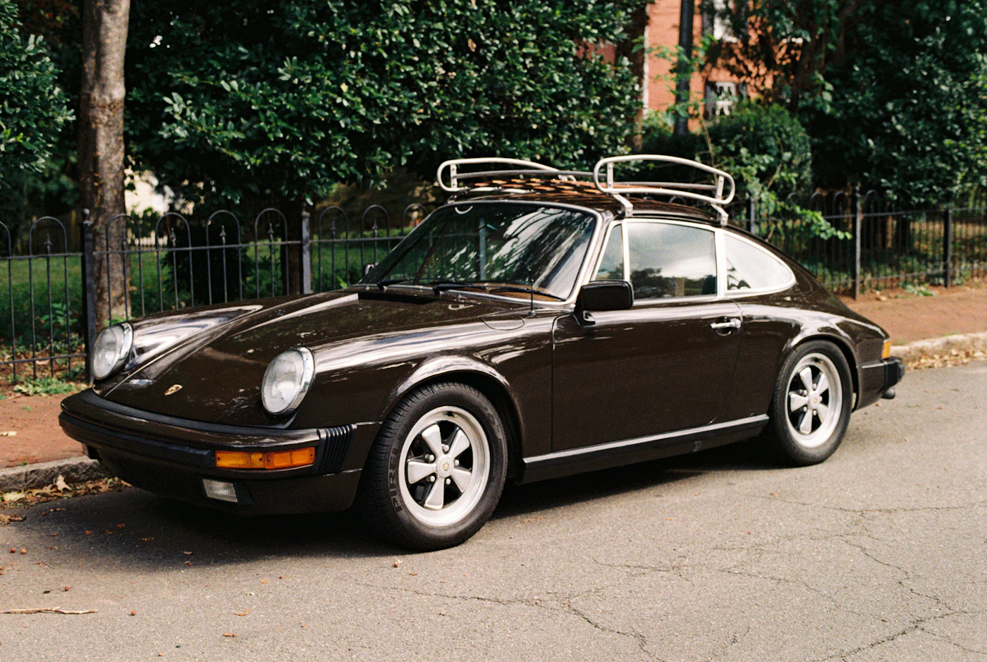 Thule roof bars for cars with rails