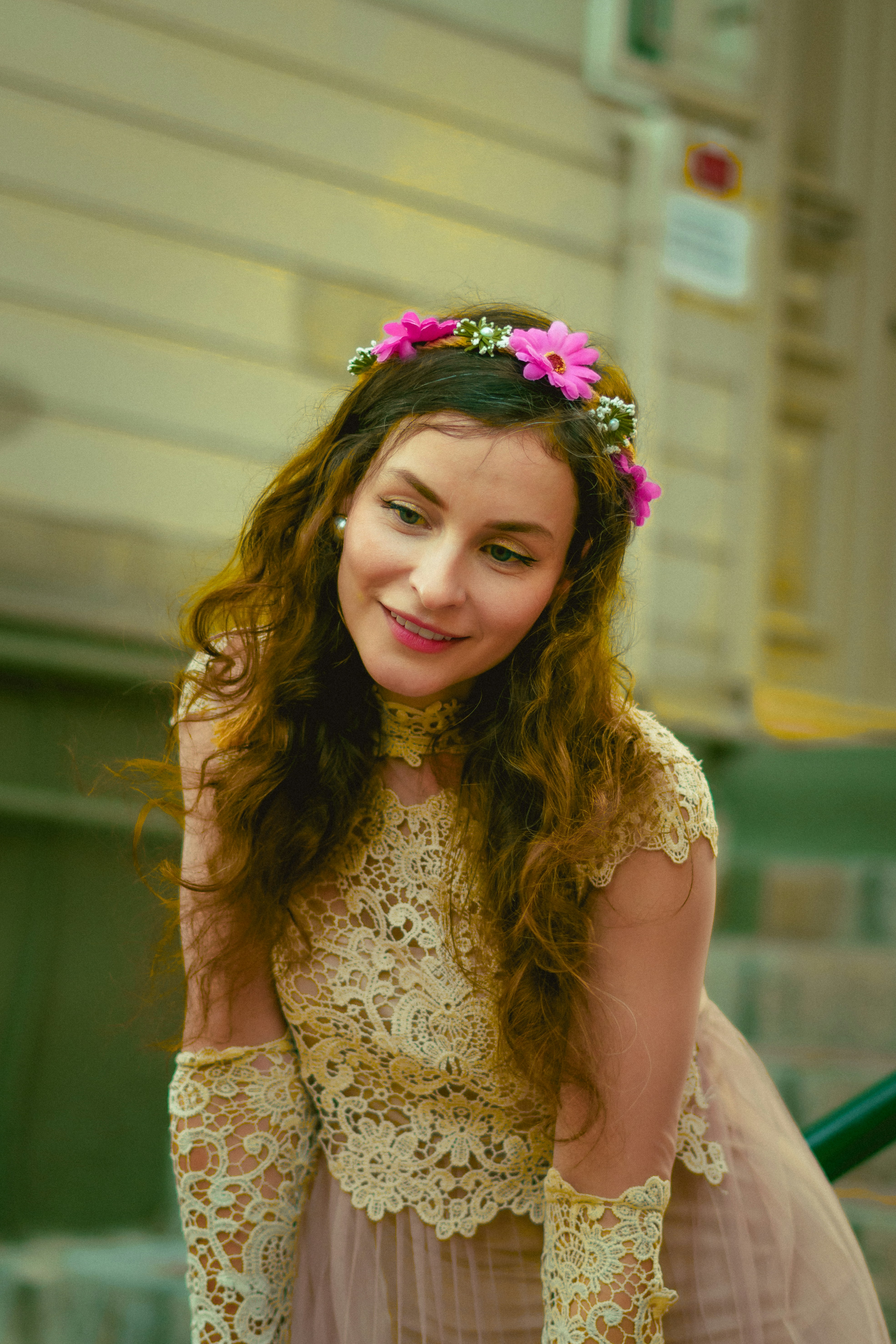 A woman with a flower in her hair photo – Free Girl Image on Unsplash