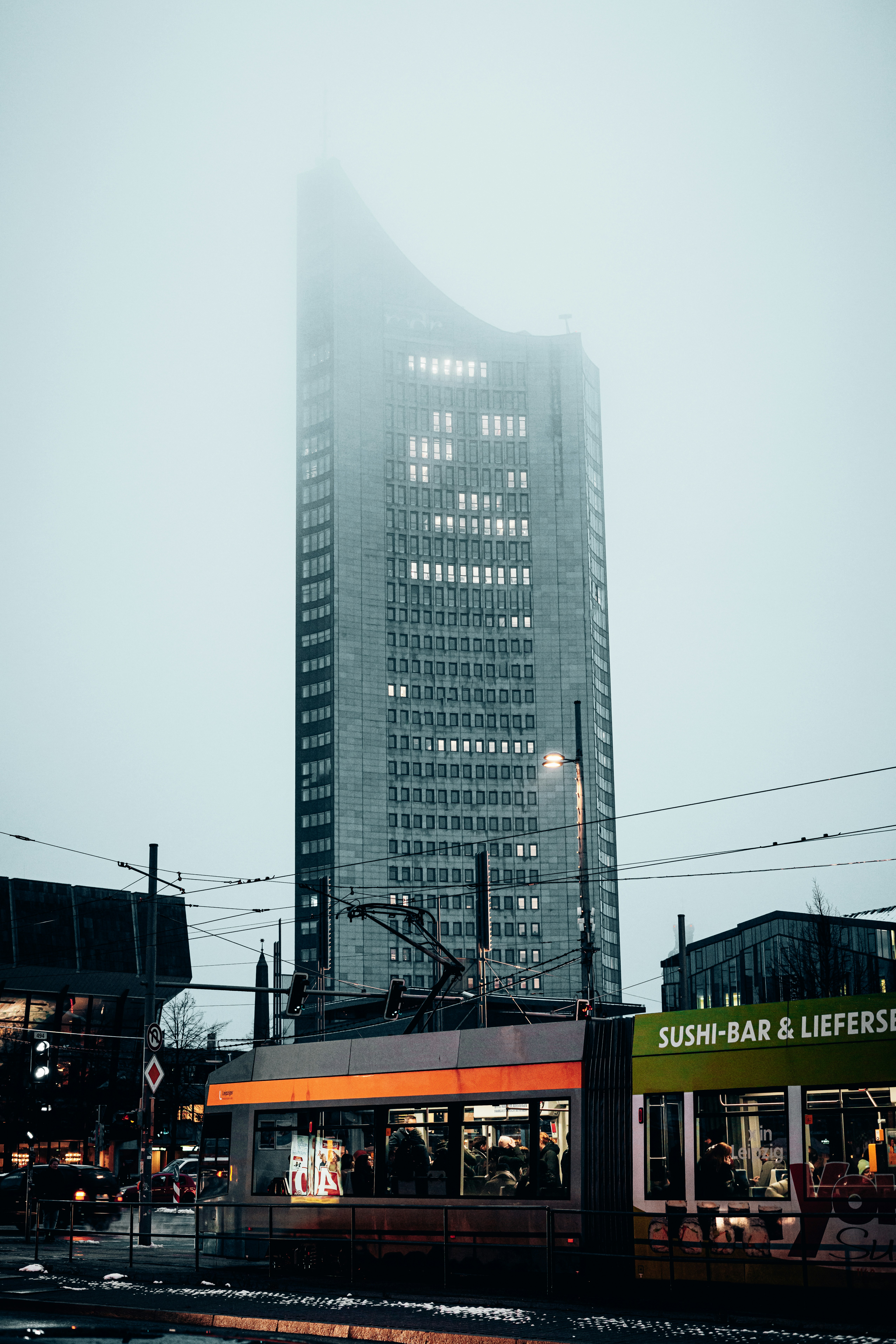 A very tall building in the middle of a city