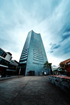 A very tall building sitting in the middle of a city