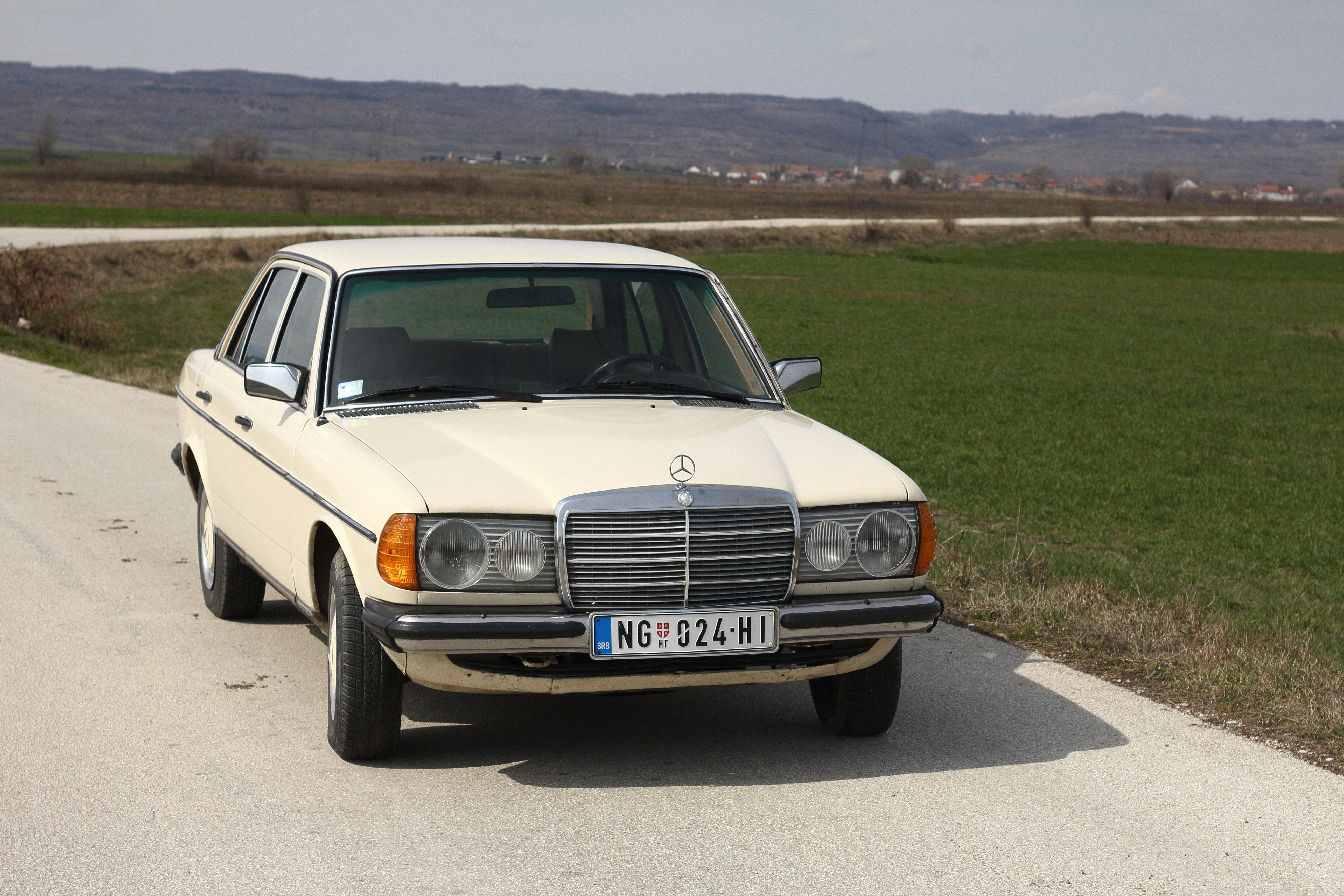 Mercedes-Benz W123