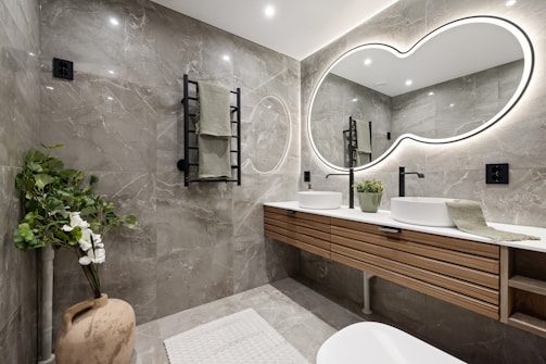 A bathroom with a large mirror above the sink